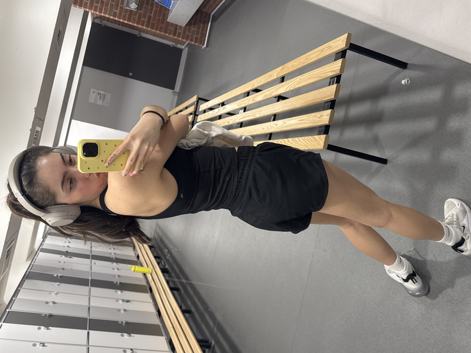 Woman takes gym selfies in Hull changing room