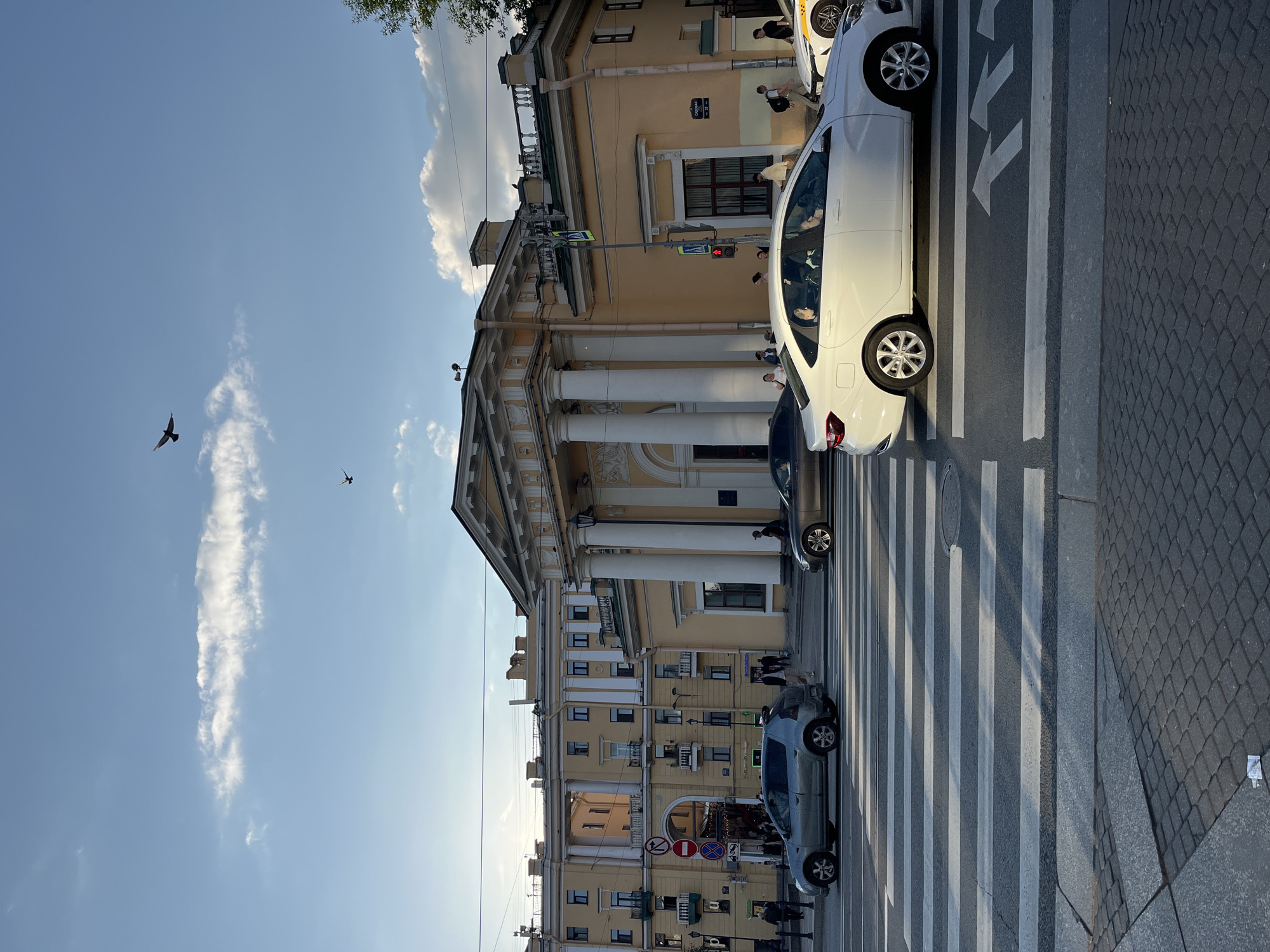 Afternoon in St. Petersburg: streets, metro rides, and candid moments