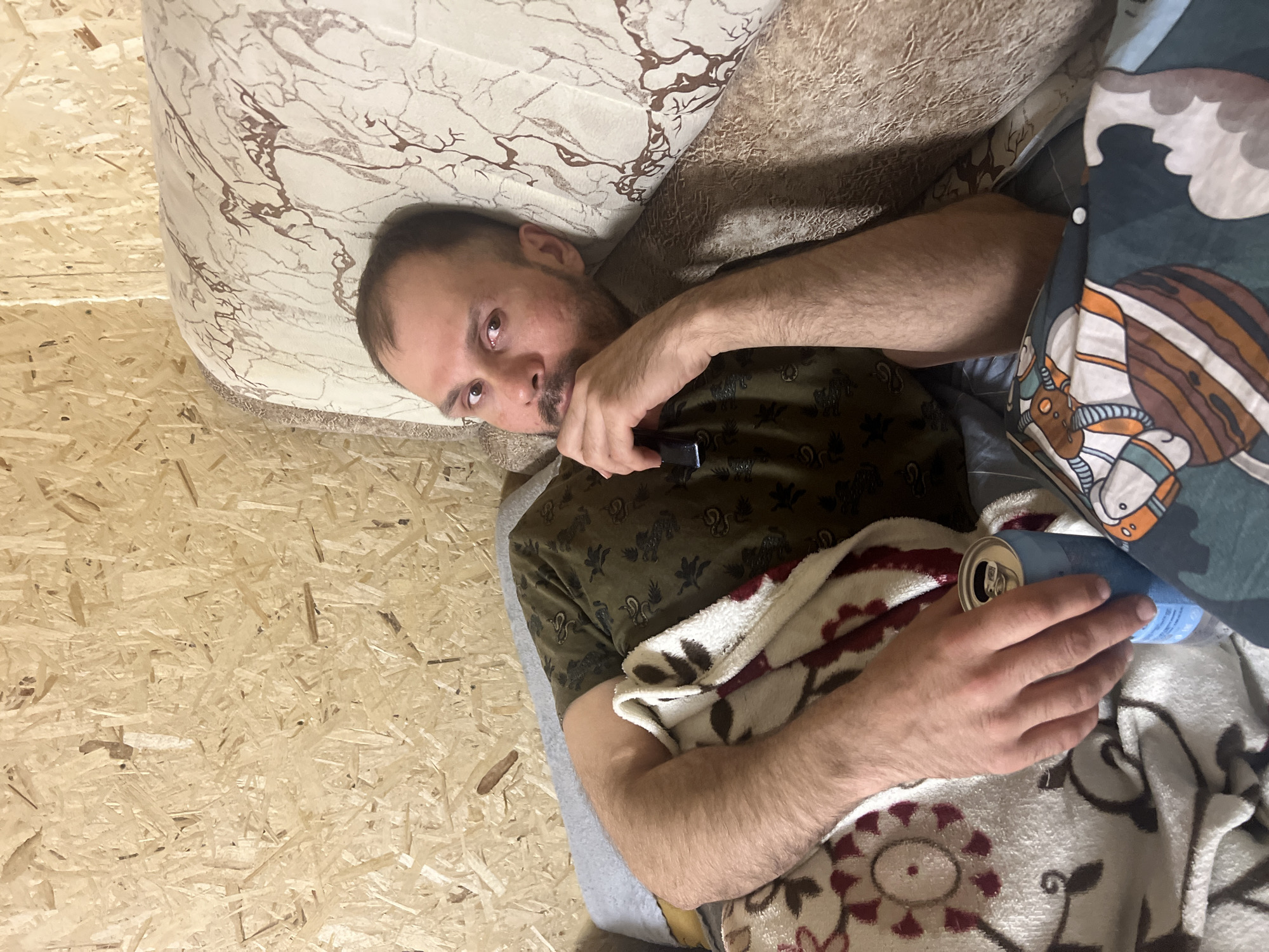 Evening family moments documented in Chaikovsky, Russia home
