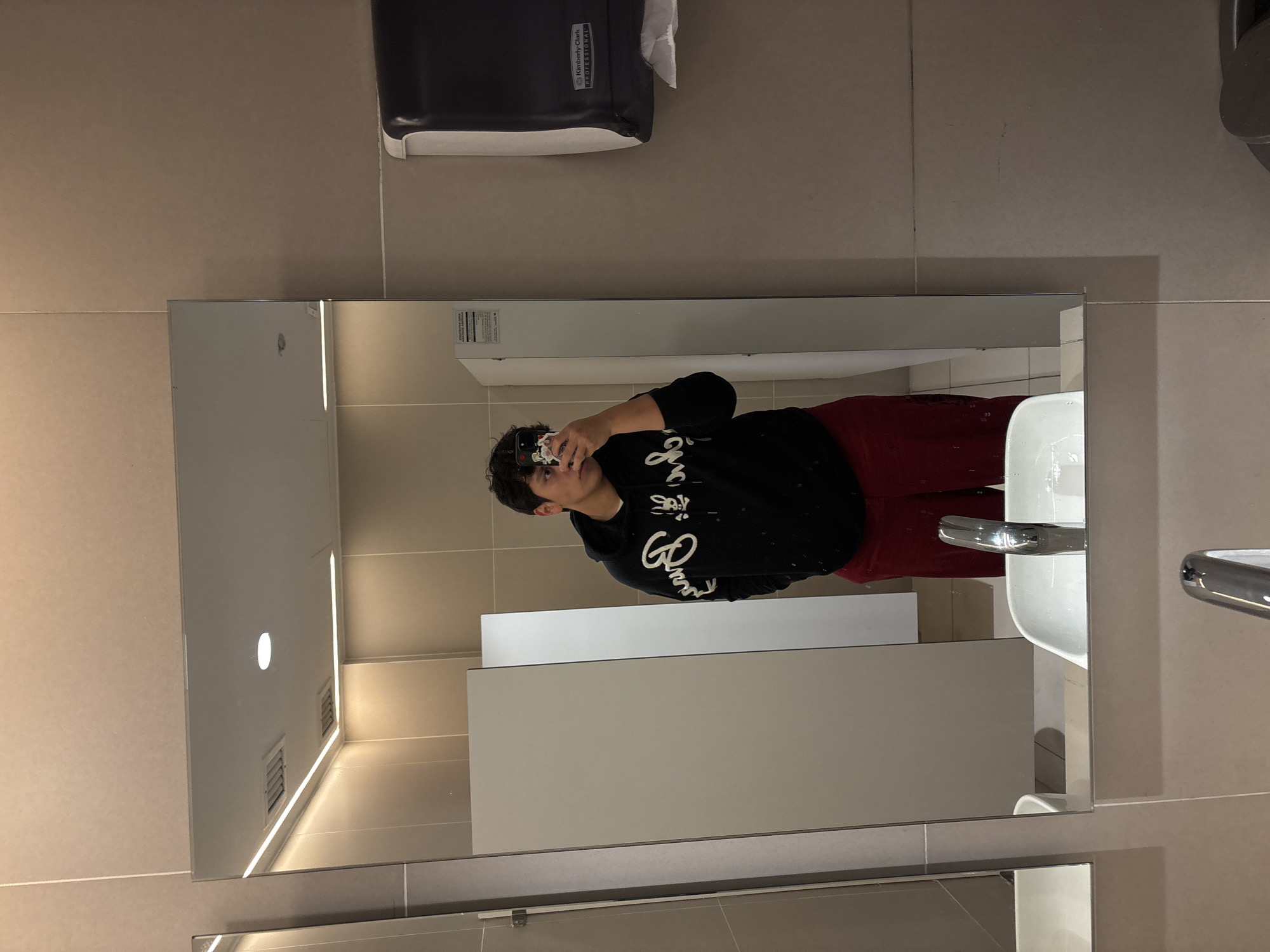 Person takes bathroom mirror selfie in Mexico City