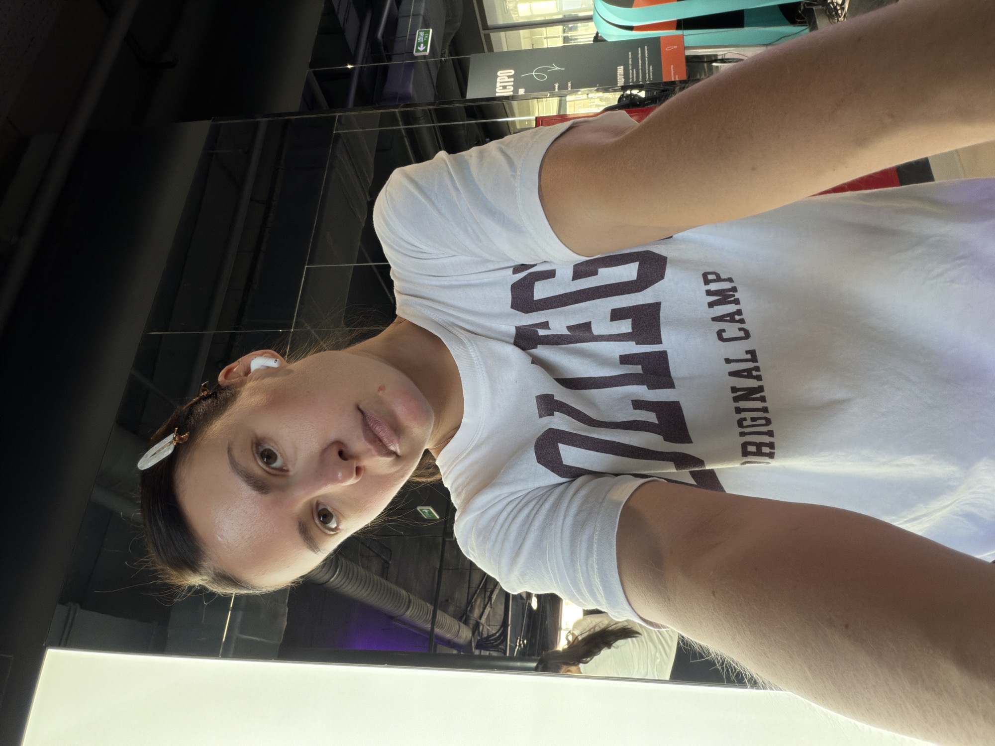 Afternoon gym activities captured across Moscow fitness center