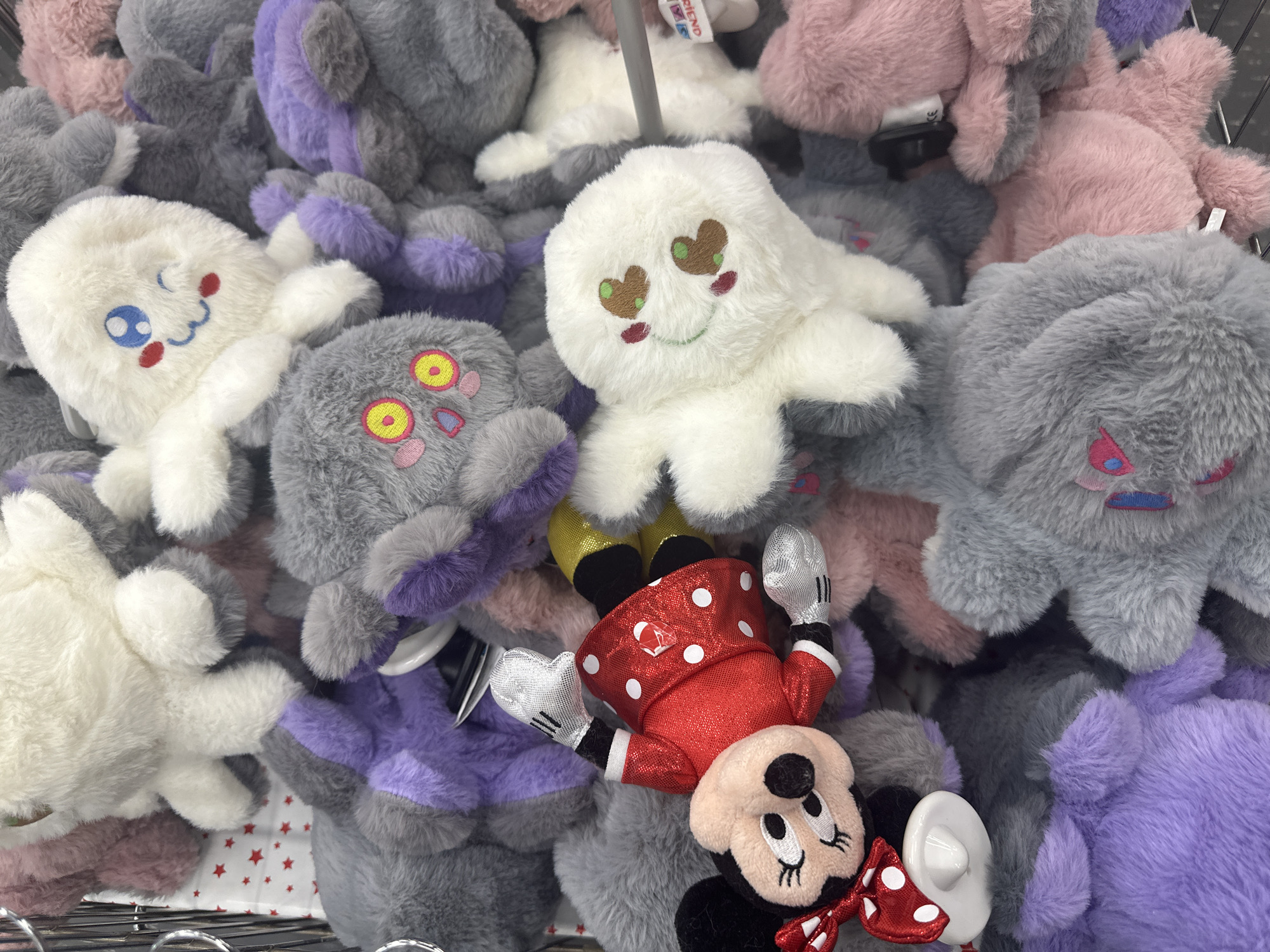 Morning retail browsing session across Istanbul area stores