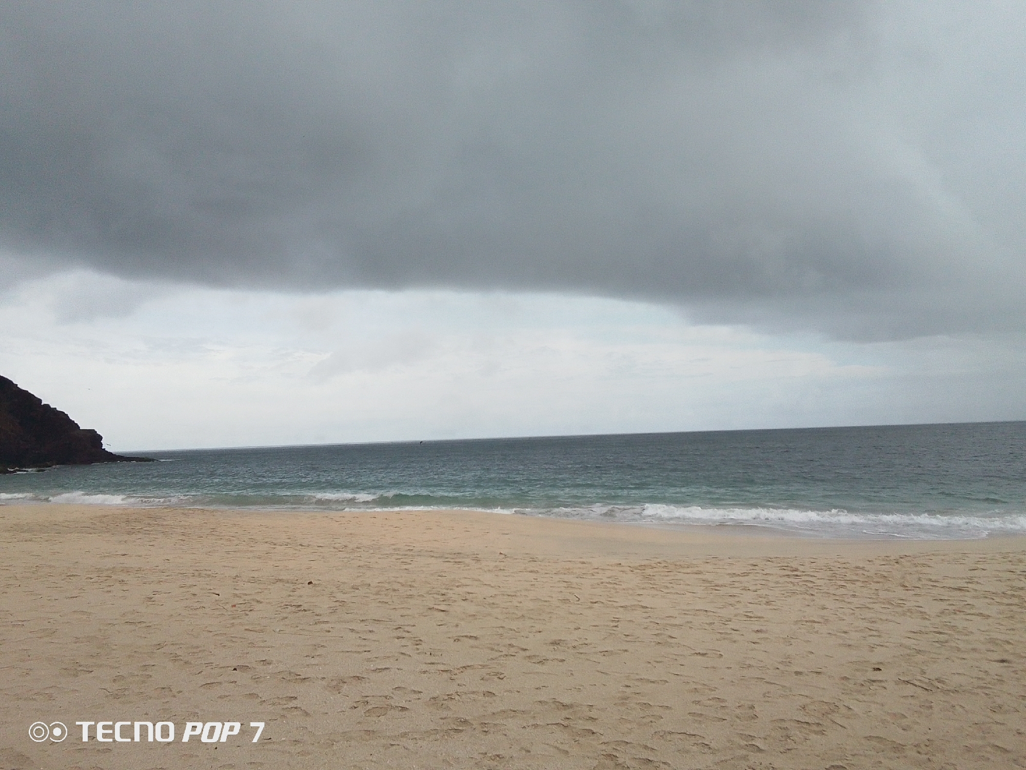 Overcast beach day captured by witnesses in Pedro González