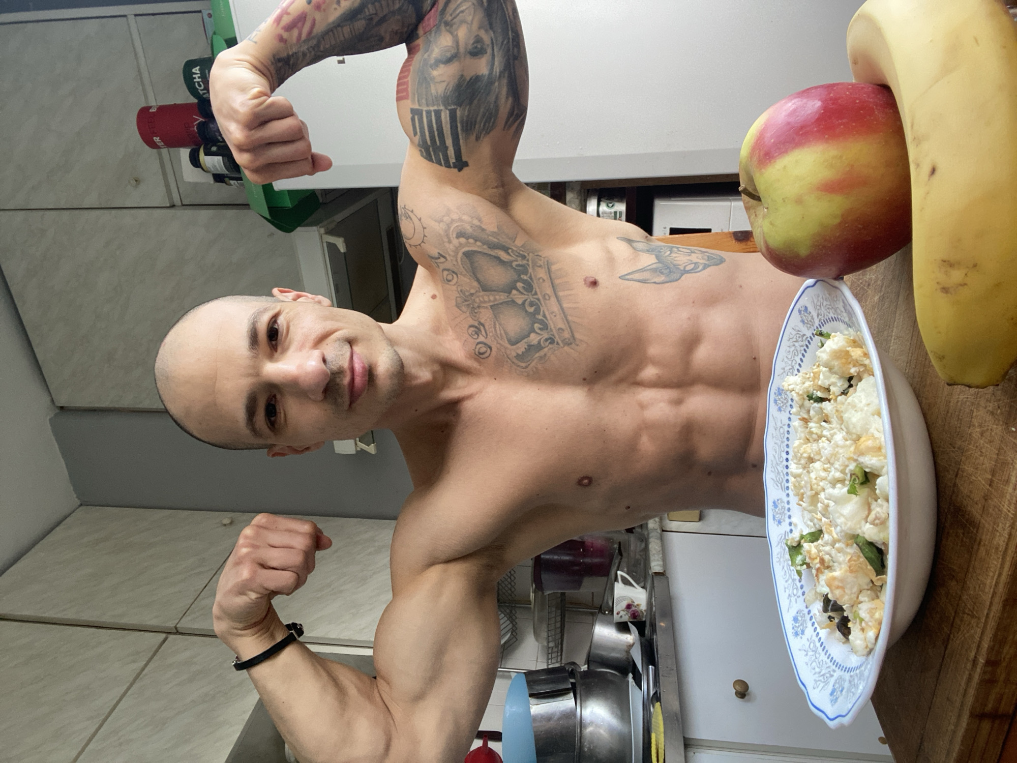 Man documents morning fitness routine and cooking in Pleven
