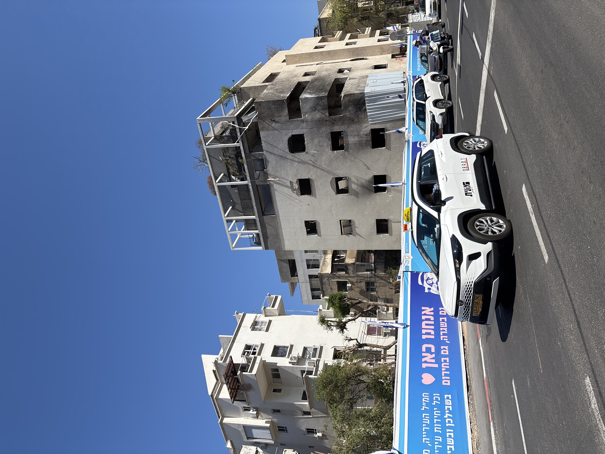 Morning street scenes documented in Tel Aviv under clear skies