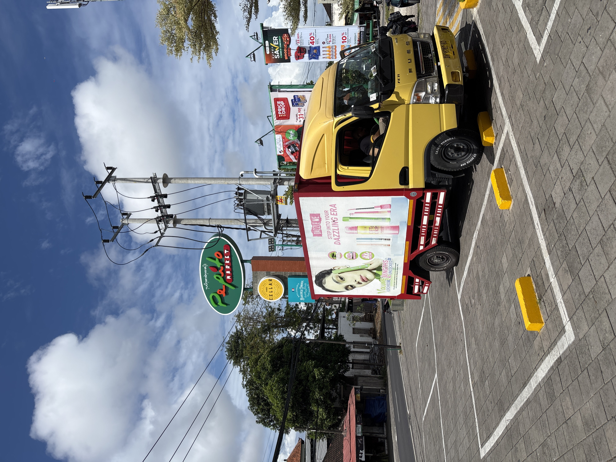 Morning street scenes documented in Kuta Selatan, Indonesia