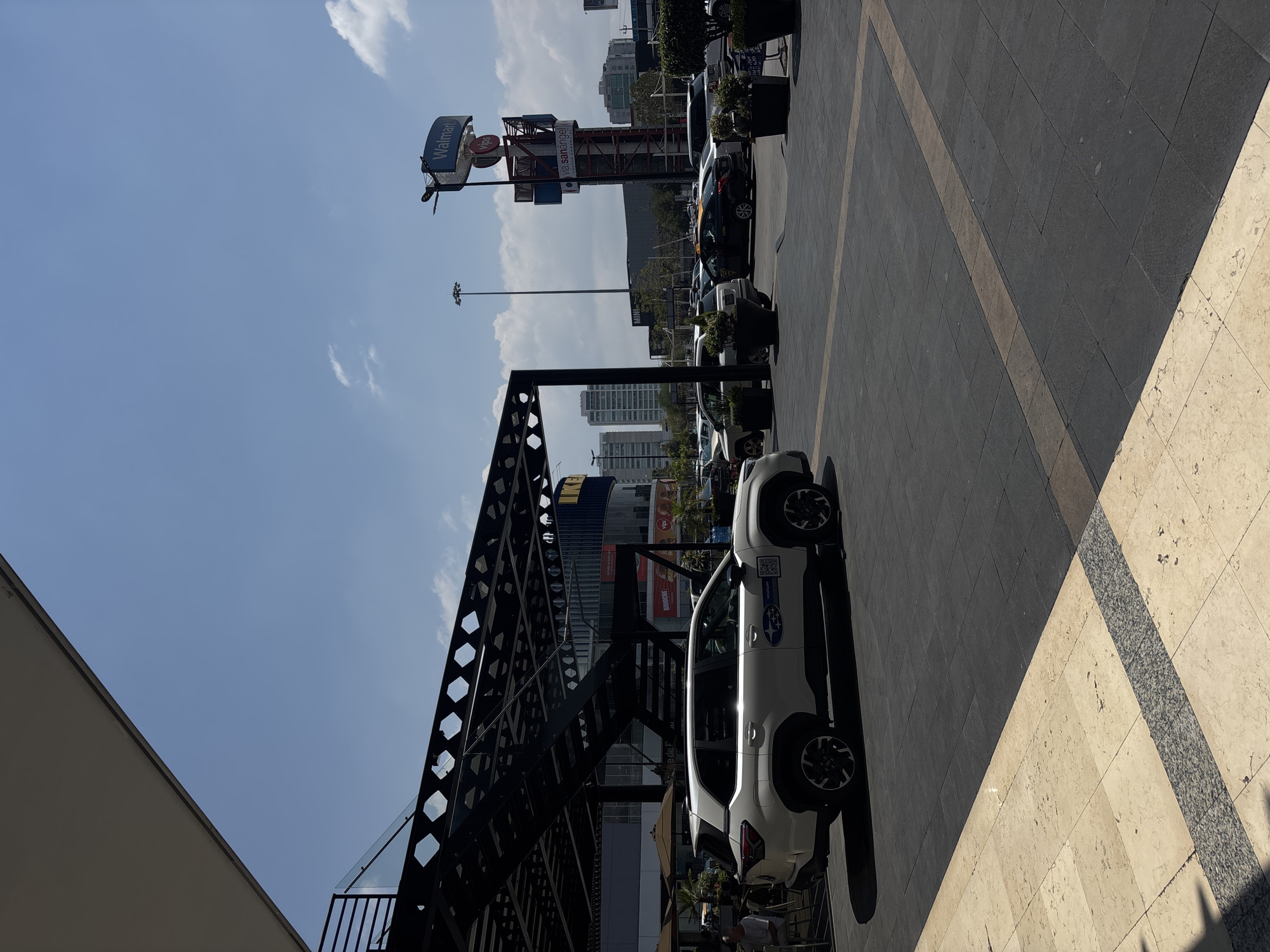 Construction and retail activity documented in Mexican suburb