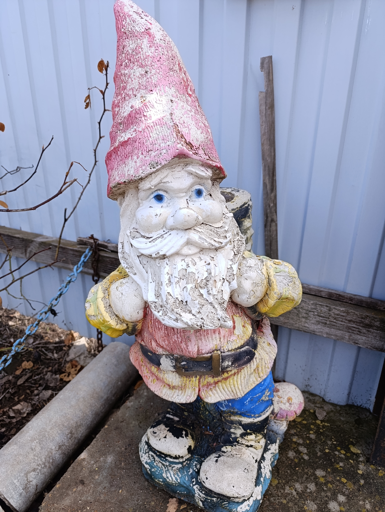 Garden gnome statue observed in Уральский, Russia