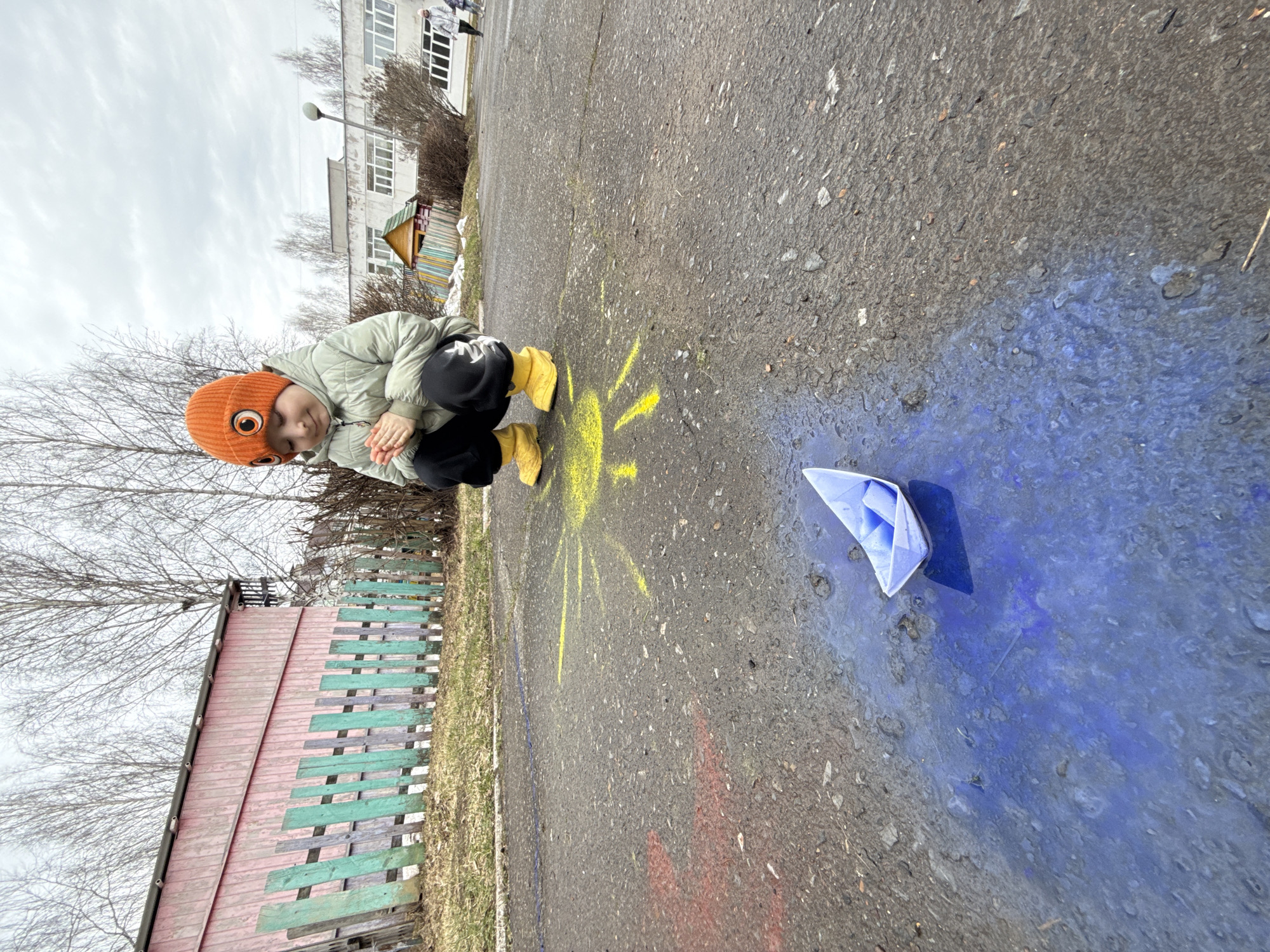 Casual moments captured across Chaikovsky, Russia in 13-minute span