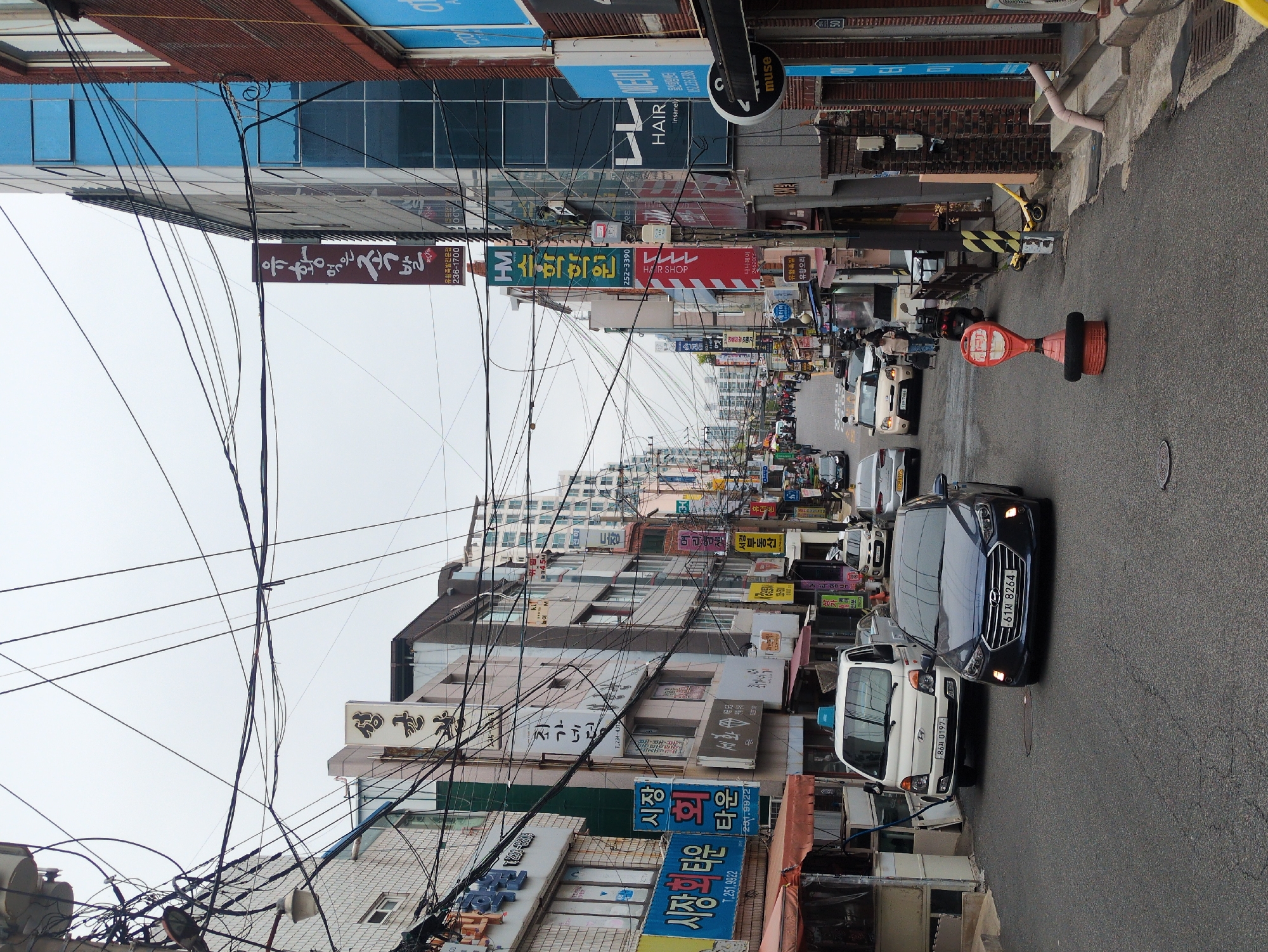 Early morning street scenes documented in Ulsan, South Korea