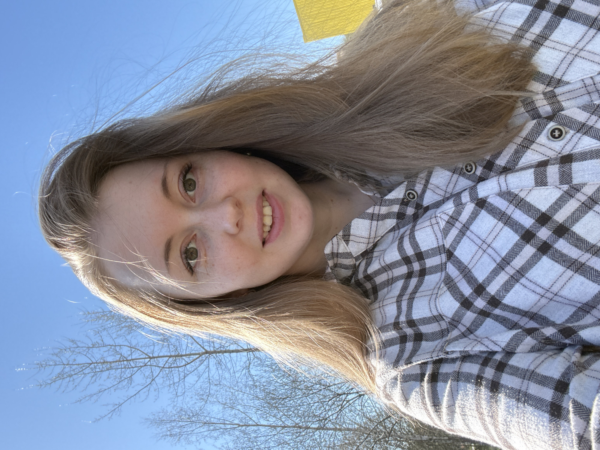Woman documents hour-long lakeside outing with selfies and scenery