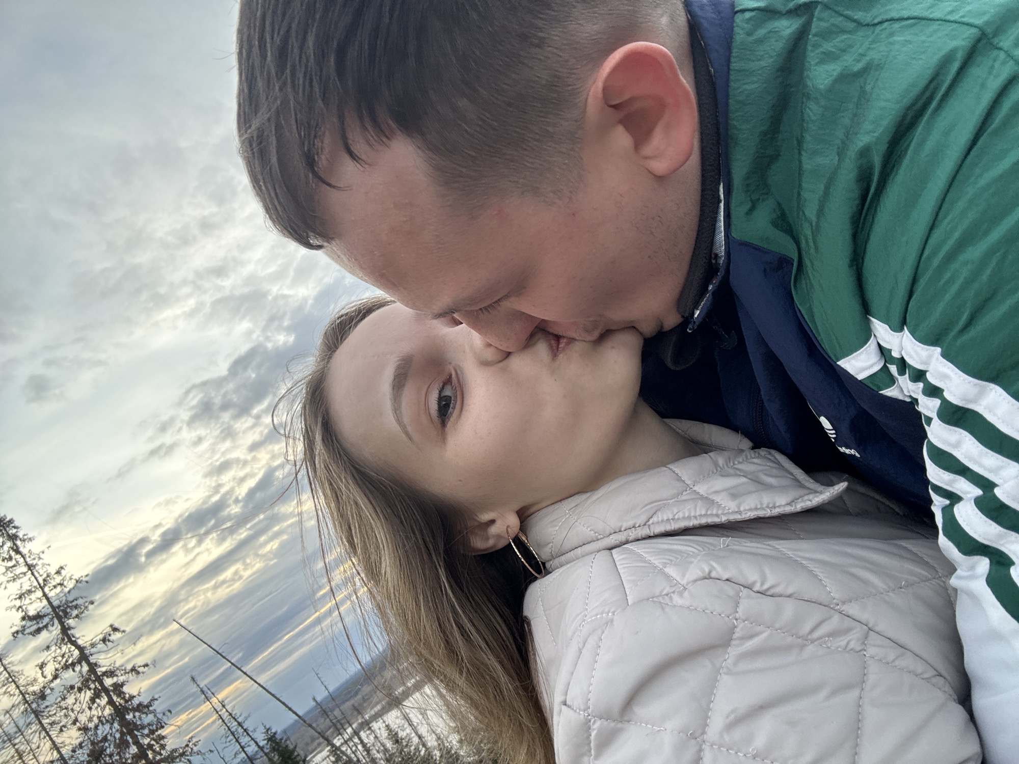 Couple shares outdoor kiss in Noviy, Russia