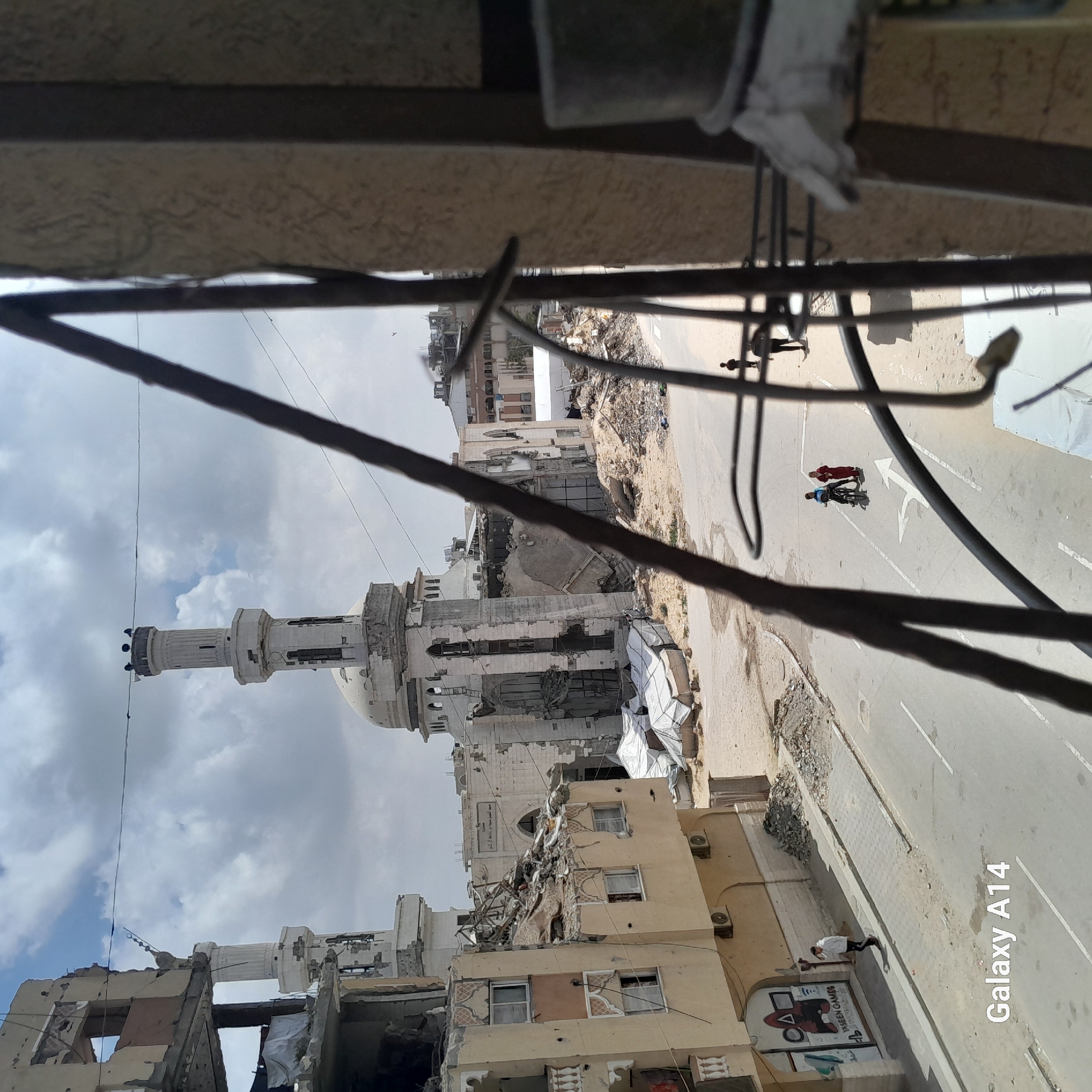 Urban destruction and humanitarian activity documented by witnesses