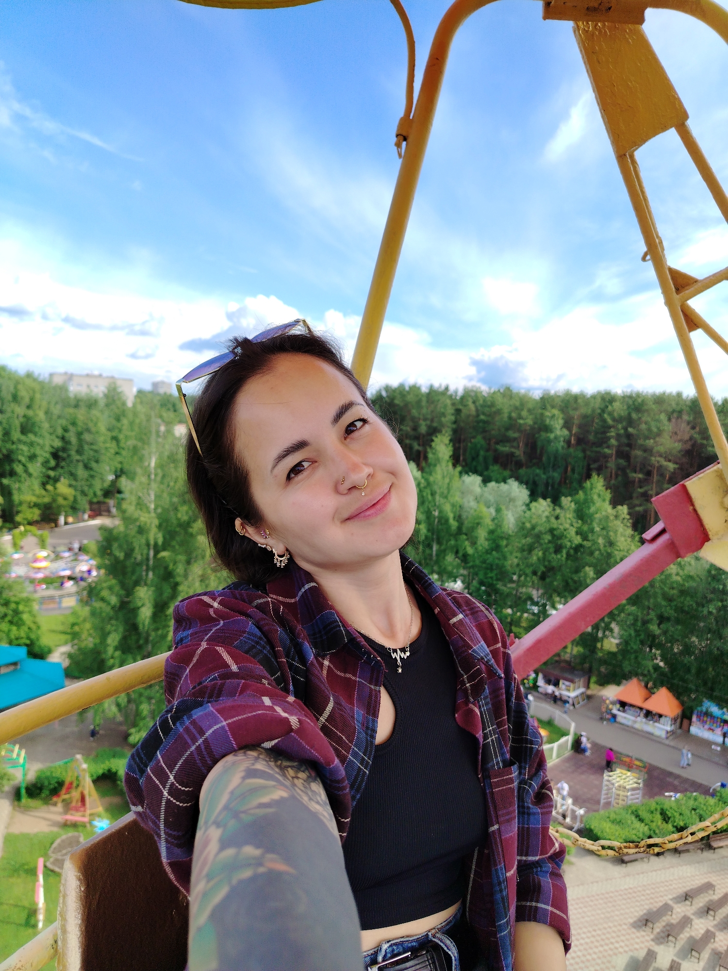Family enjoys hour-long amusement park visit in Chaikovsky, Russia