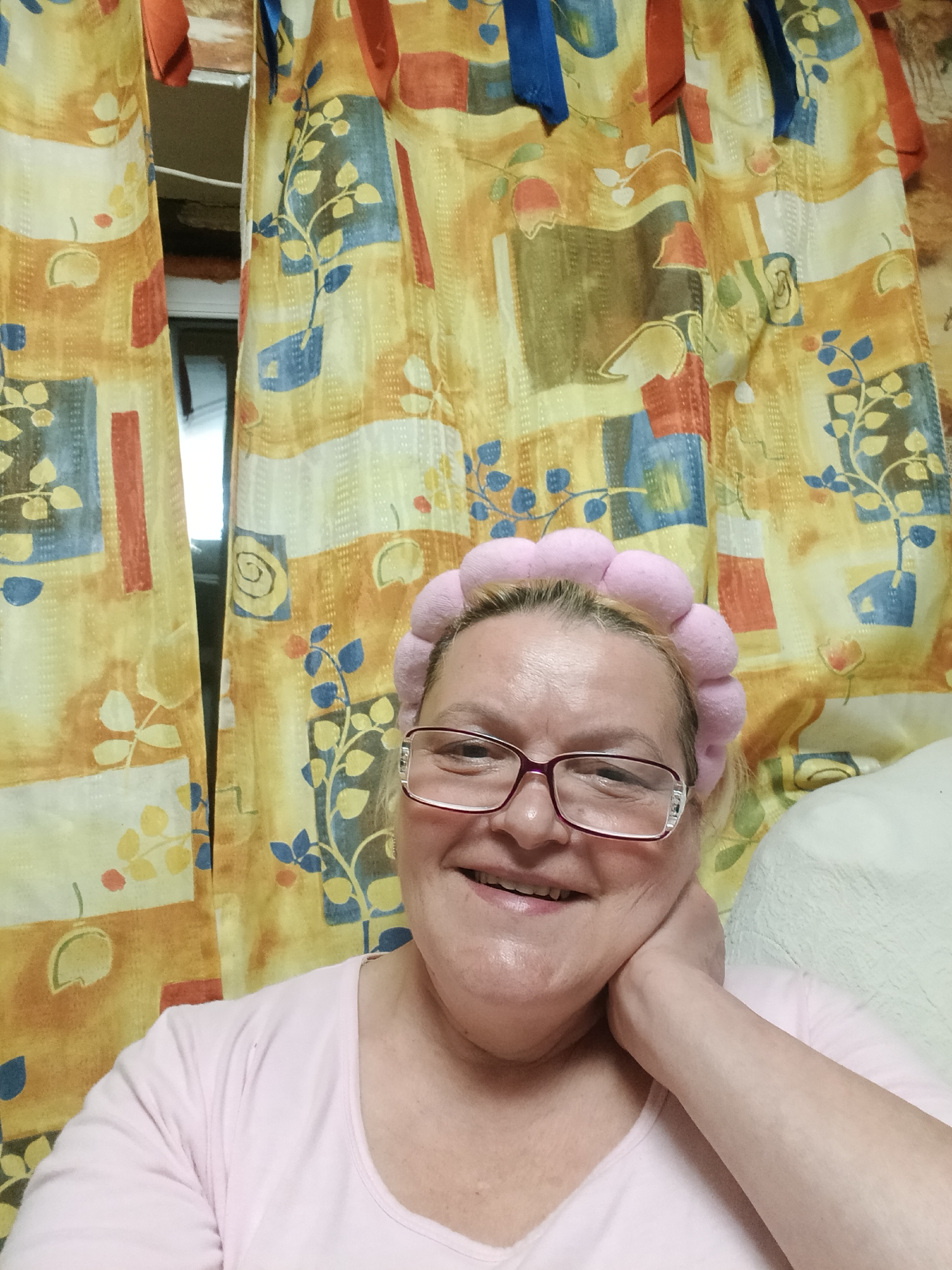 Woman documents domestic life with selfies in Красный Маяк