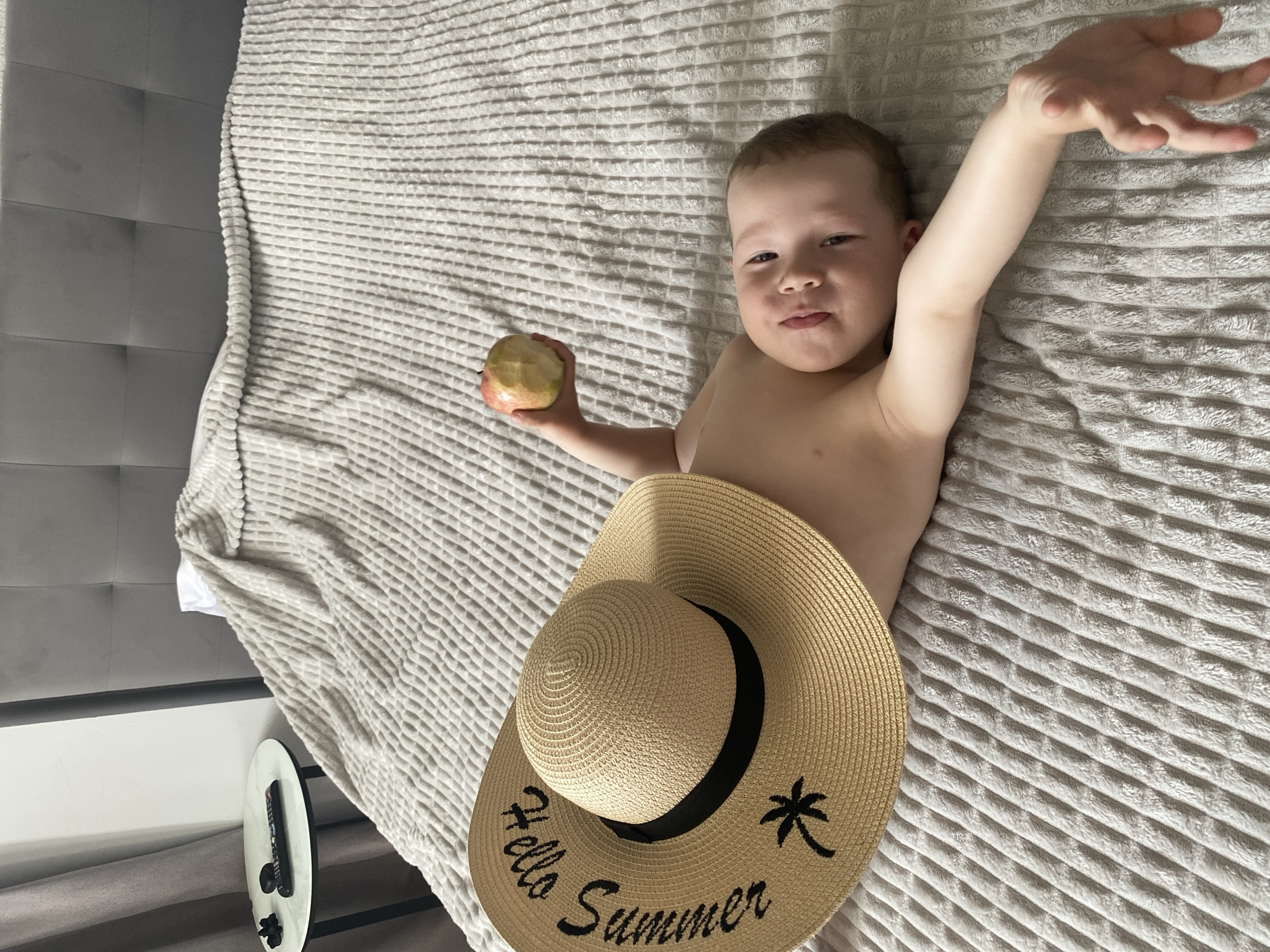 Morning family moments captured in Sochi home