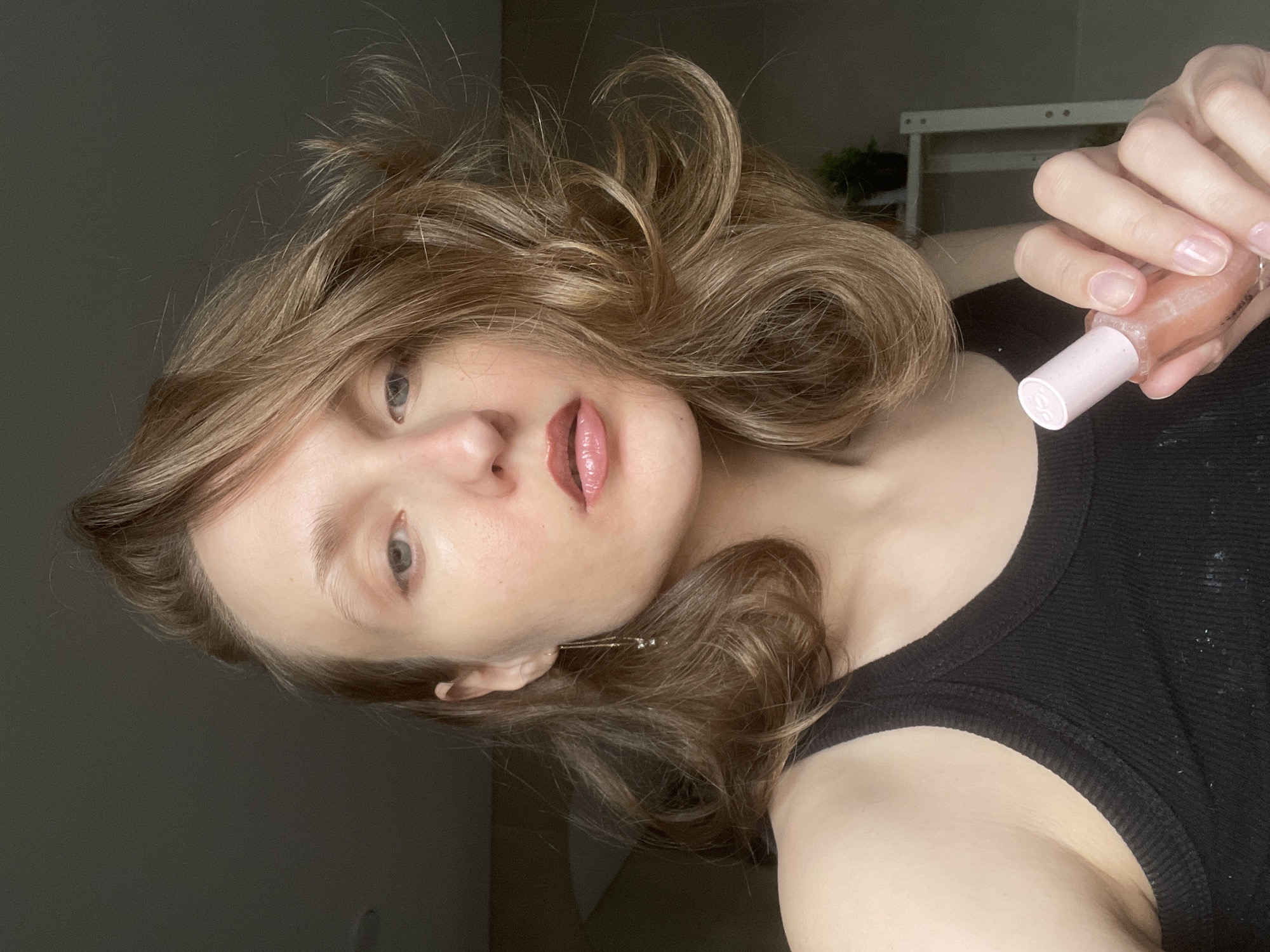 Everyday moments captured in Russian village: beauty routine, artwork