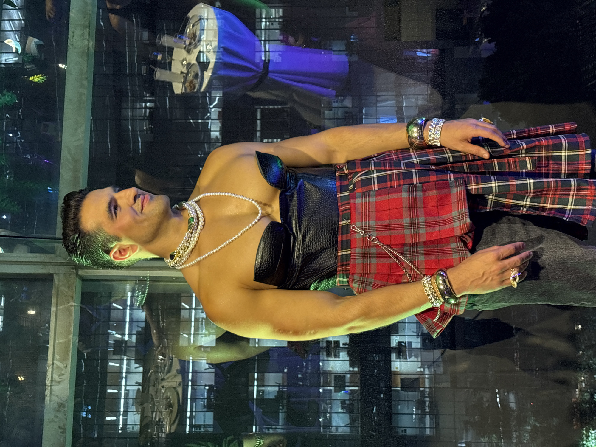 Evening entertainment event unfolds at Mexico City mall complex