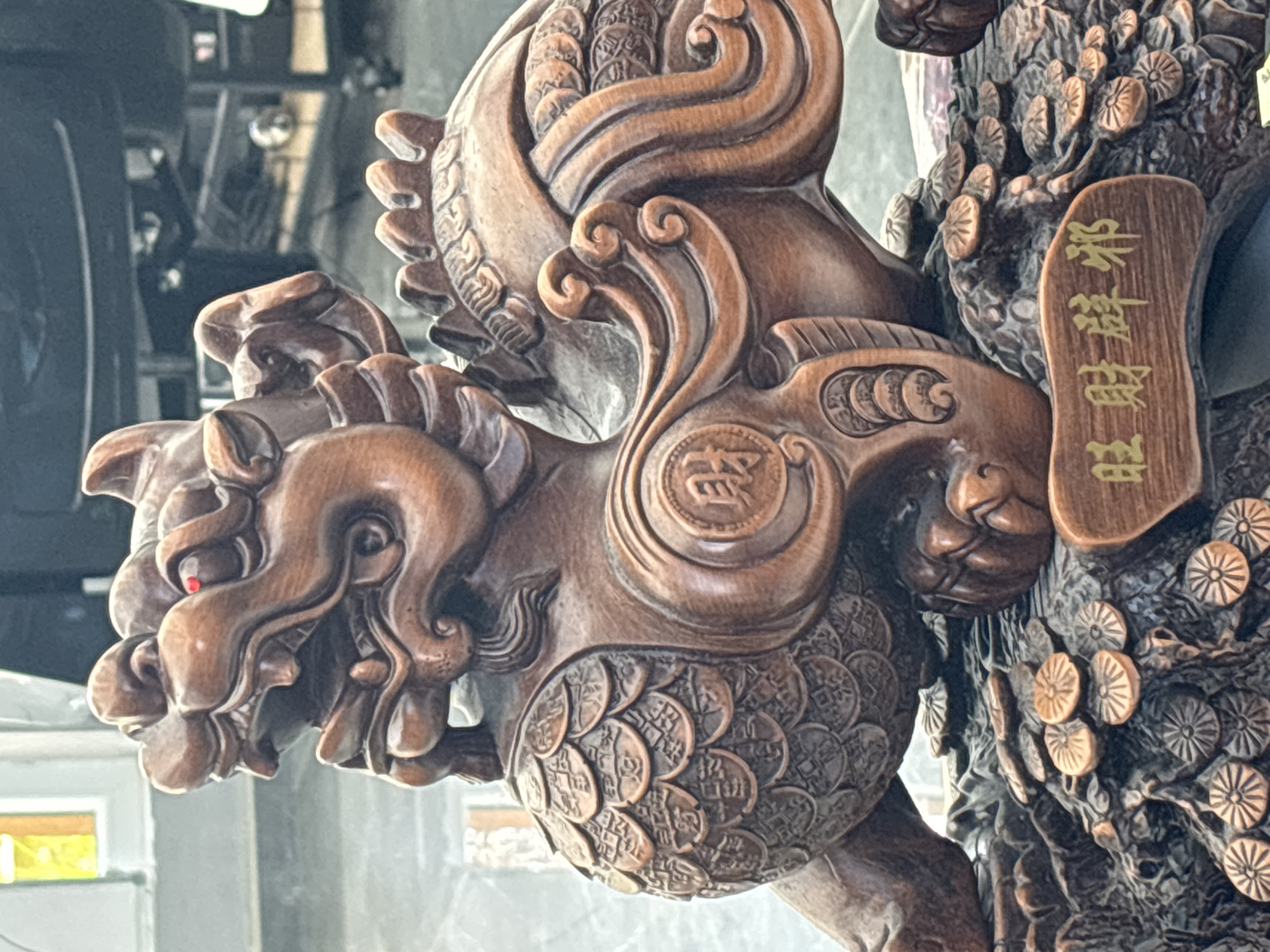 Mythical wooden guardian statue spotted in Varna barber shop