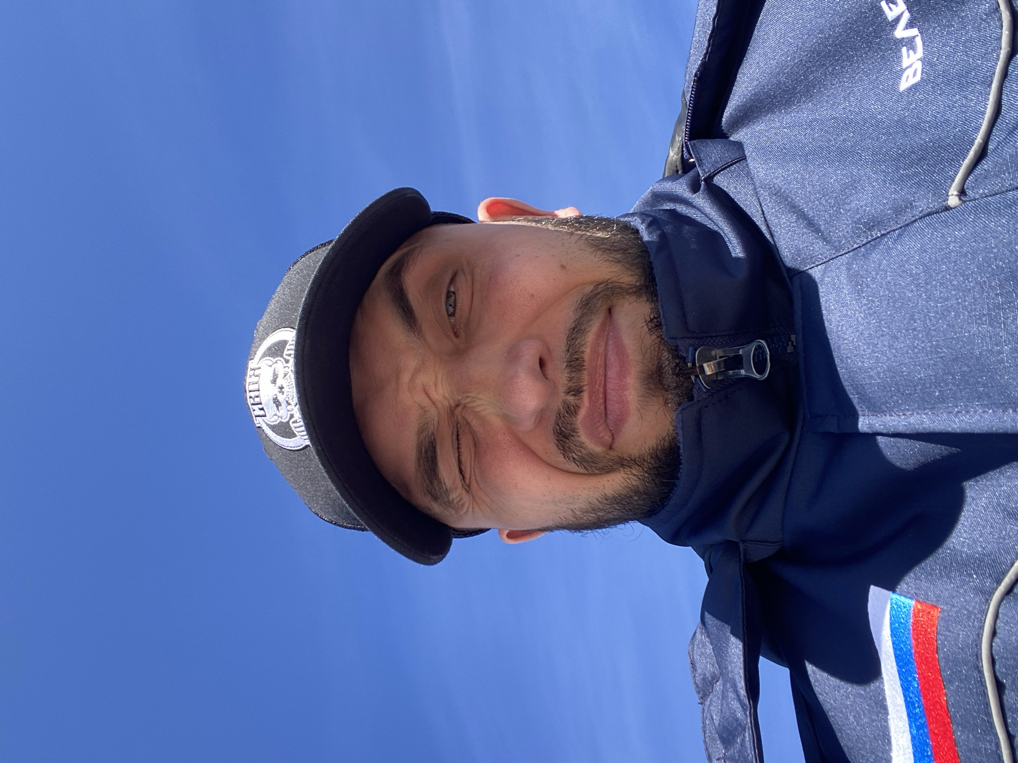 Man documents morning routine through selfies in Luzhitsy, Russia