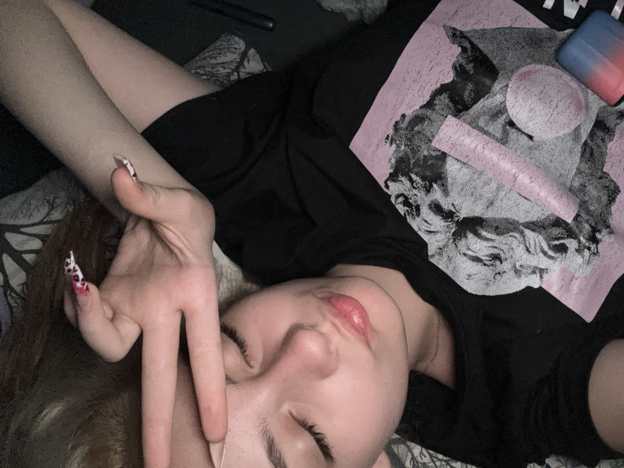 Relaxed evening in Kyustendil: peace signs and shark TV