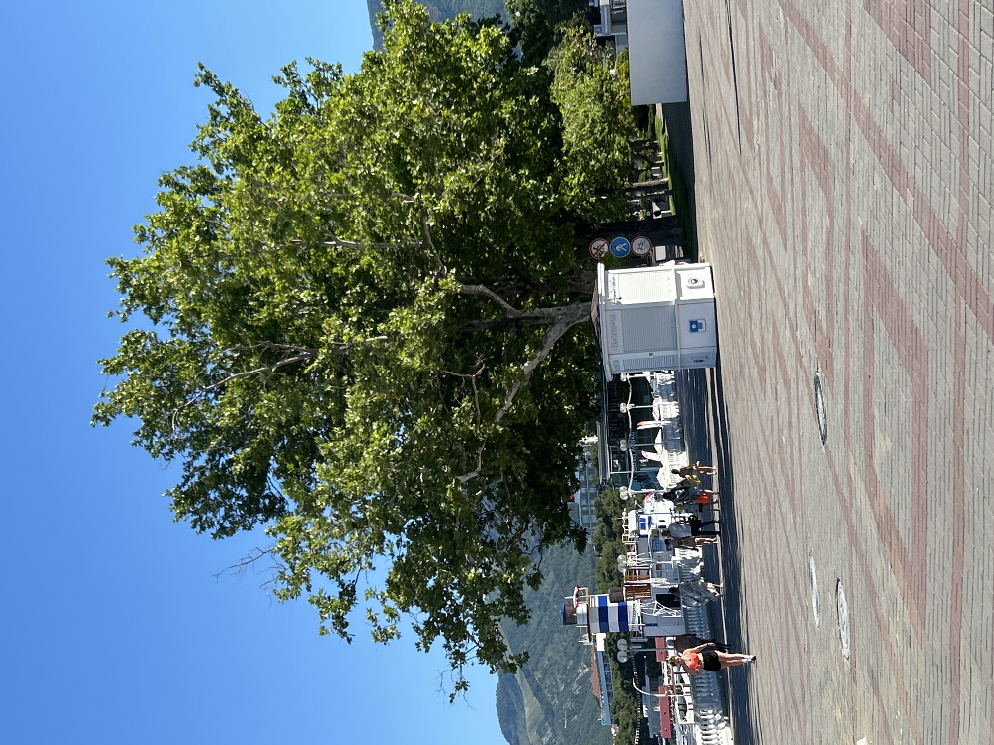 Gelendzhik promenade: beach, war memorials, and amusement park in summer