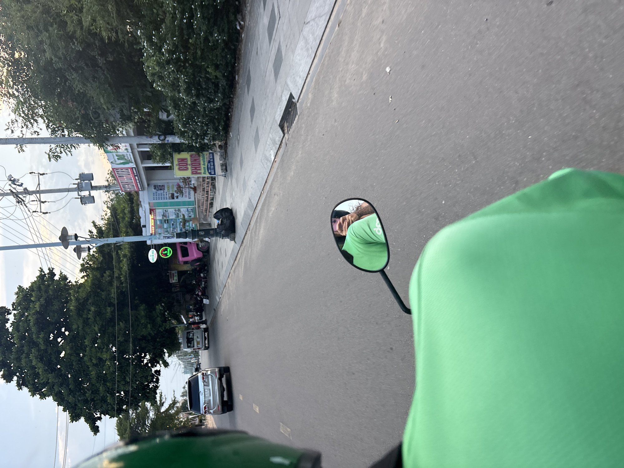 Street scenes and scooter riding along Mũi Né's main drag