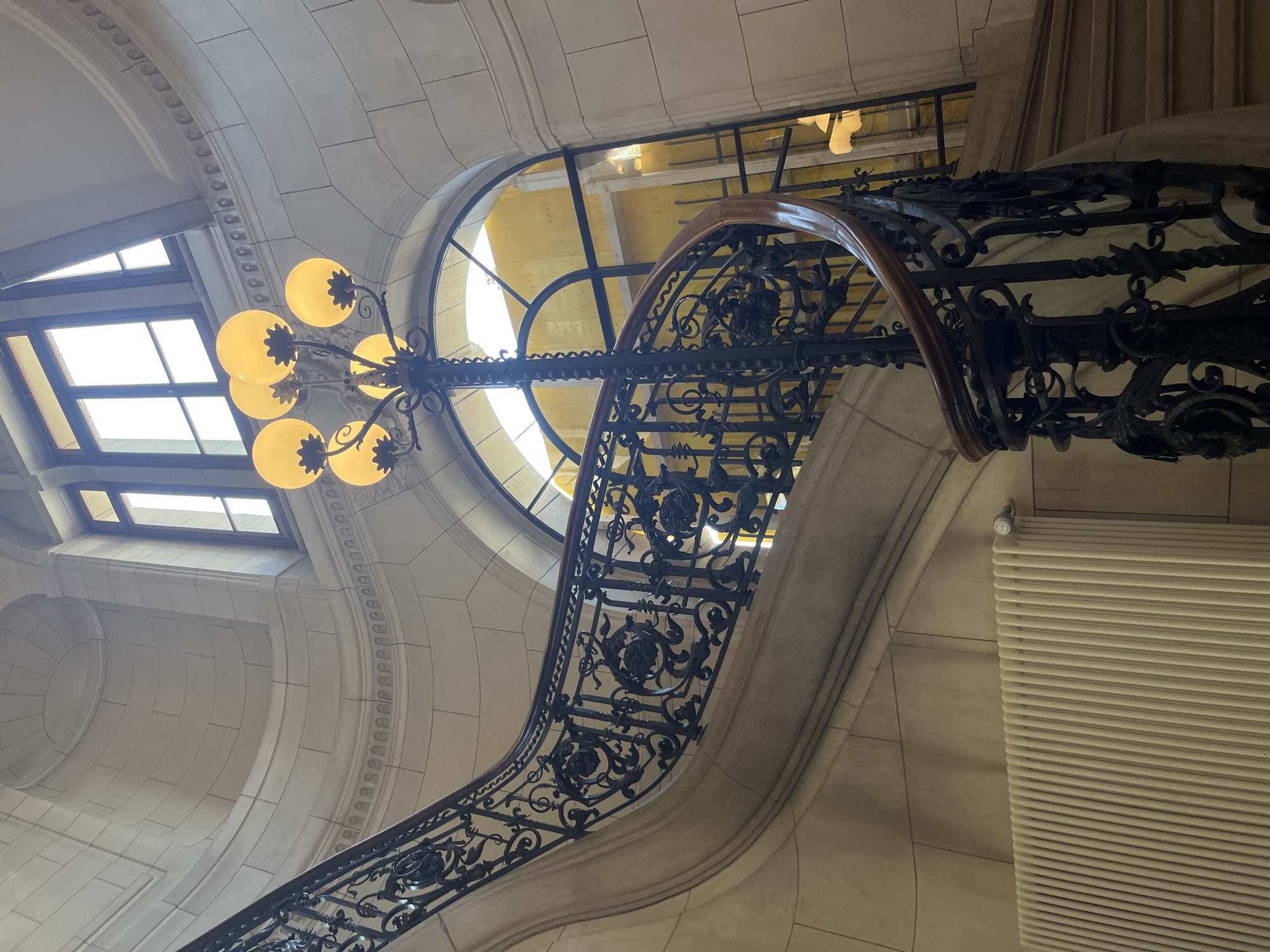 Six minutes of Geneva's grand civic architecture and street details