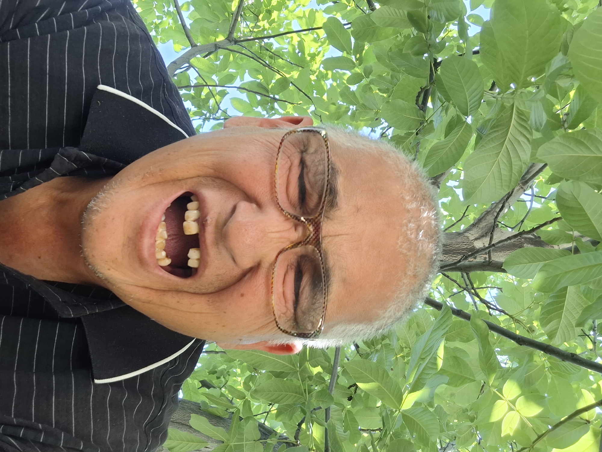 Summer morning in Almaty: vineyard walk, nature close-ups, casual selfies