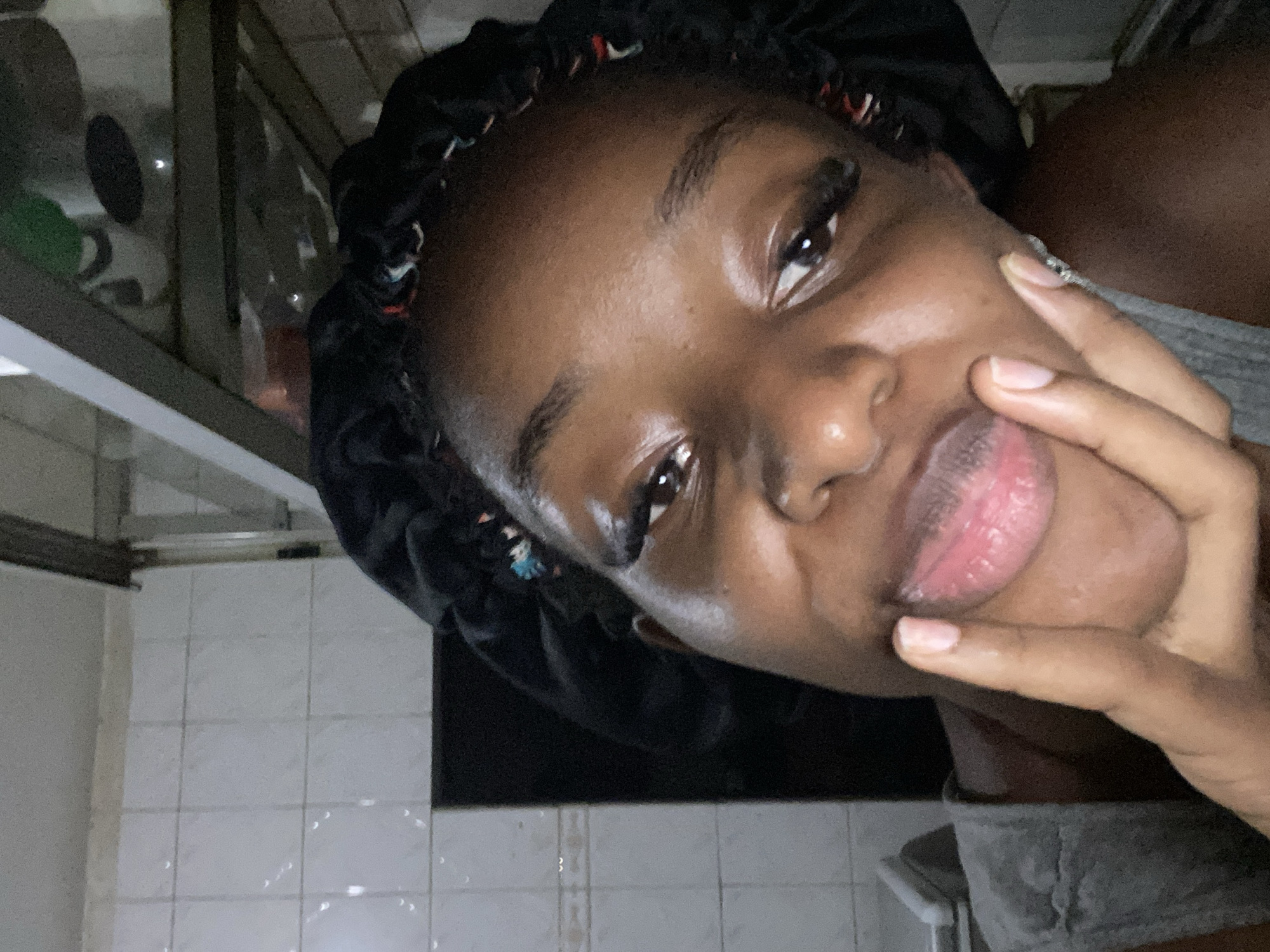 Woman documents evening self-portrait session in Jos bedroom