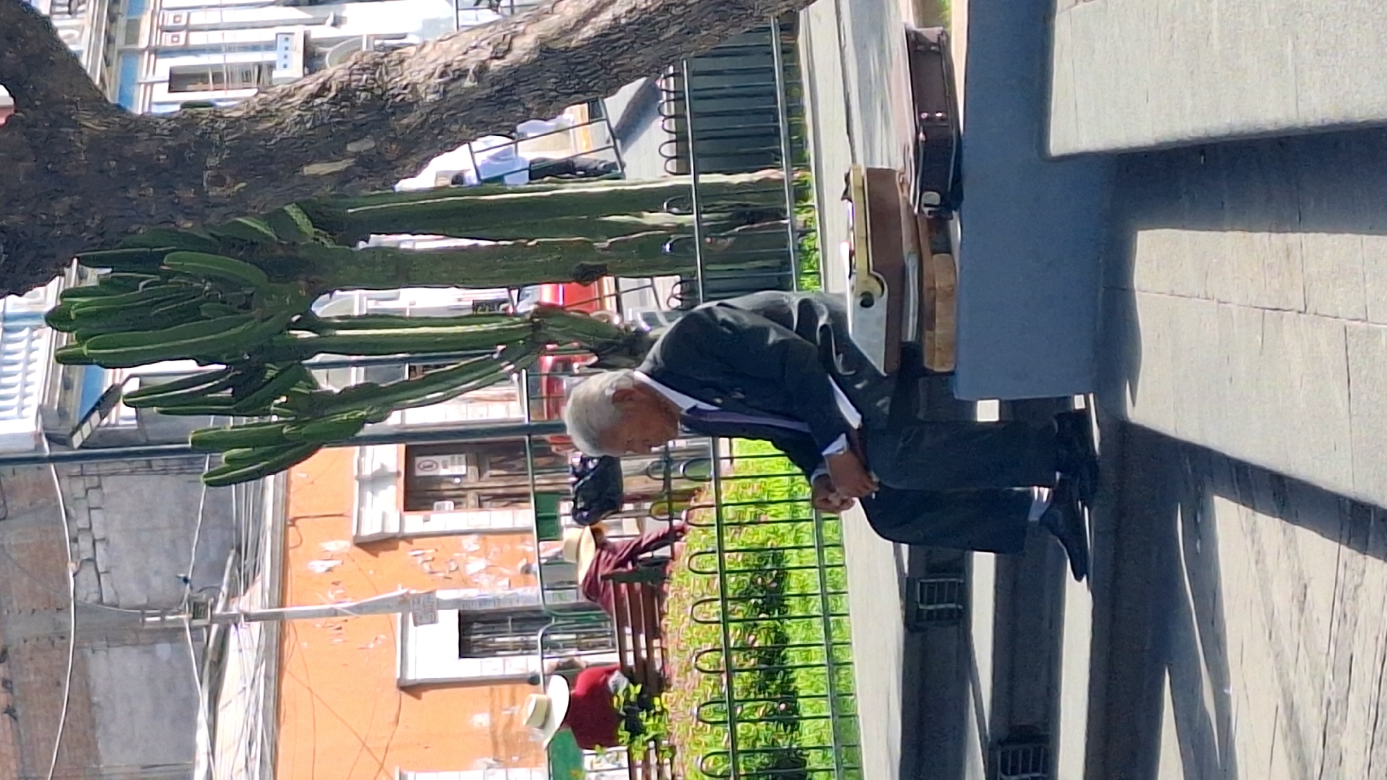 Elderly man bows in Arequipa's Plaza de Armas