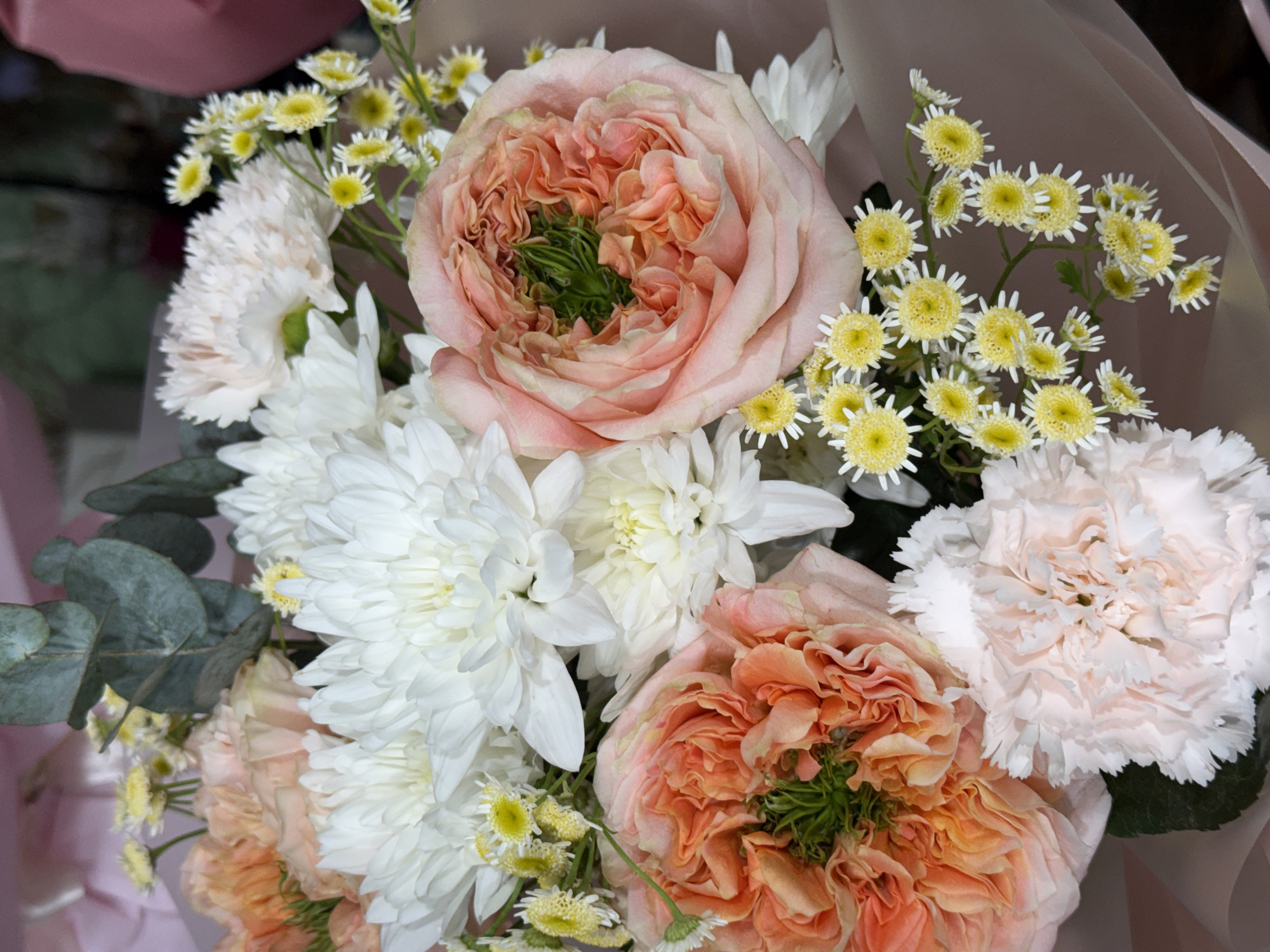 Flower shop visit with detailed bouquet photography and casual moments