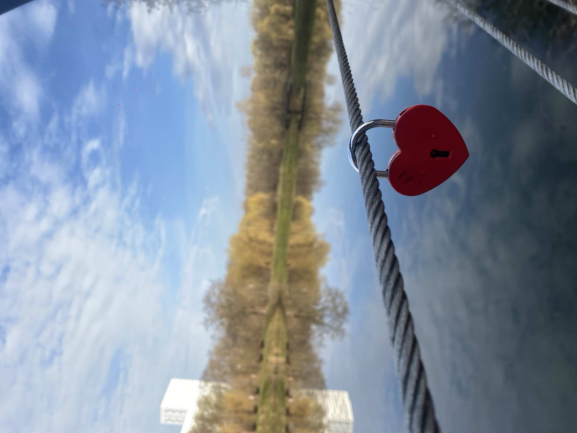Heart-shaped love lock spotted on cable in Moscow