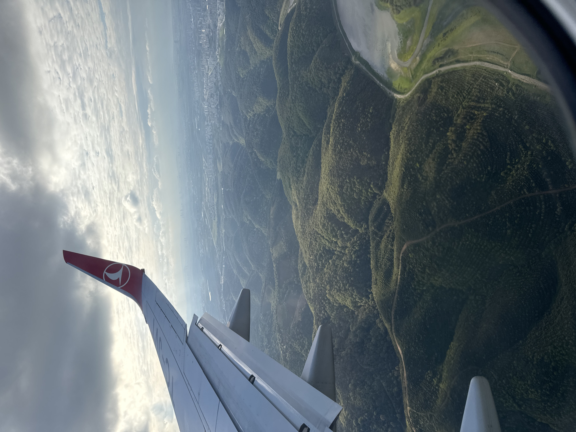 Turkish Airlines flight observed over Arnavutköy countryside
