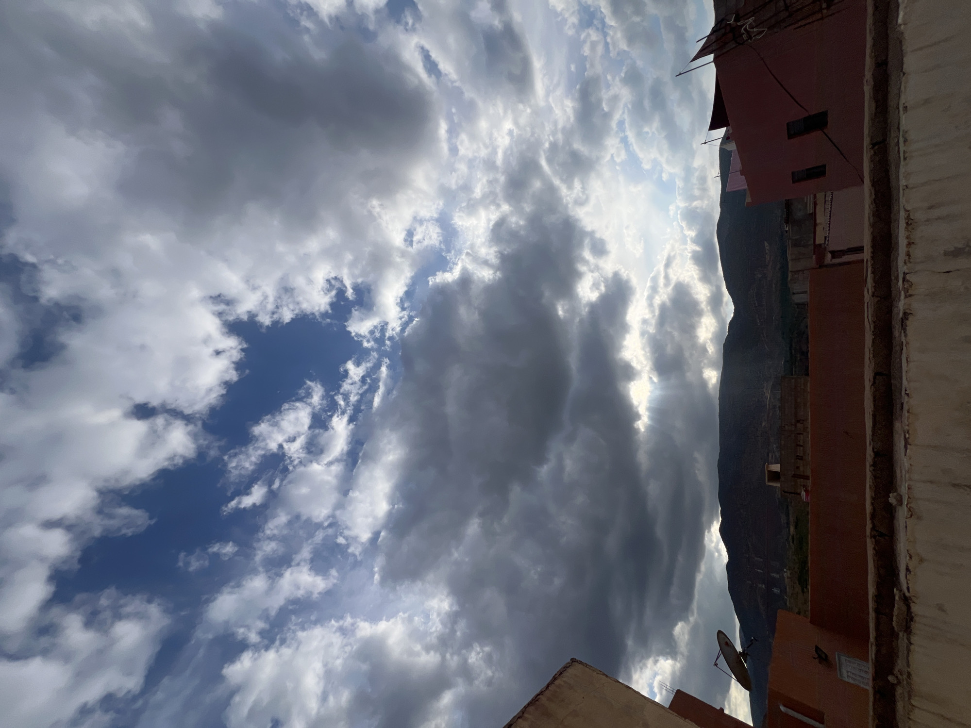 Quiet afternoon meal and birdwatching documented in Ouaouizert, Morocco