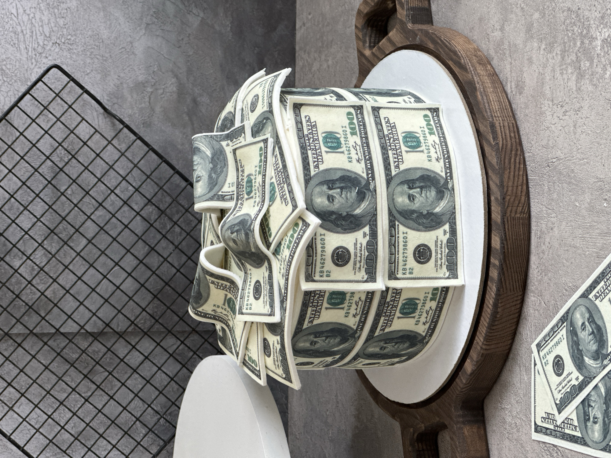 Dollar bill cake spotted in Russian city