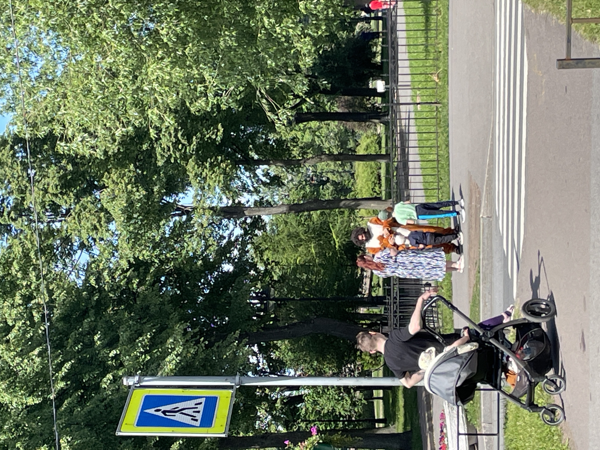 Morning street life and urban art captured in Saint Petersburg