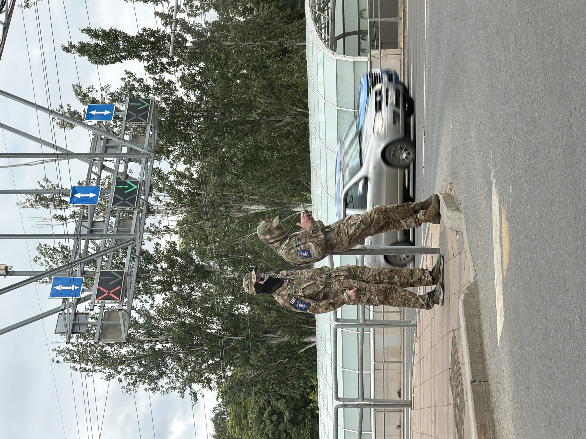 Two camouflaged men observed on Samara sidewalk