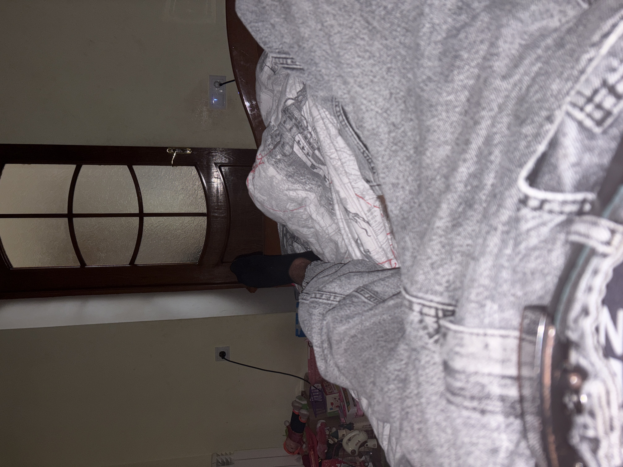 Evening at home in Vanadzor: jewelry, bedroom details, bathroom mirror
