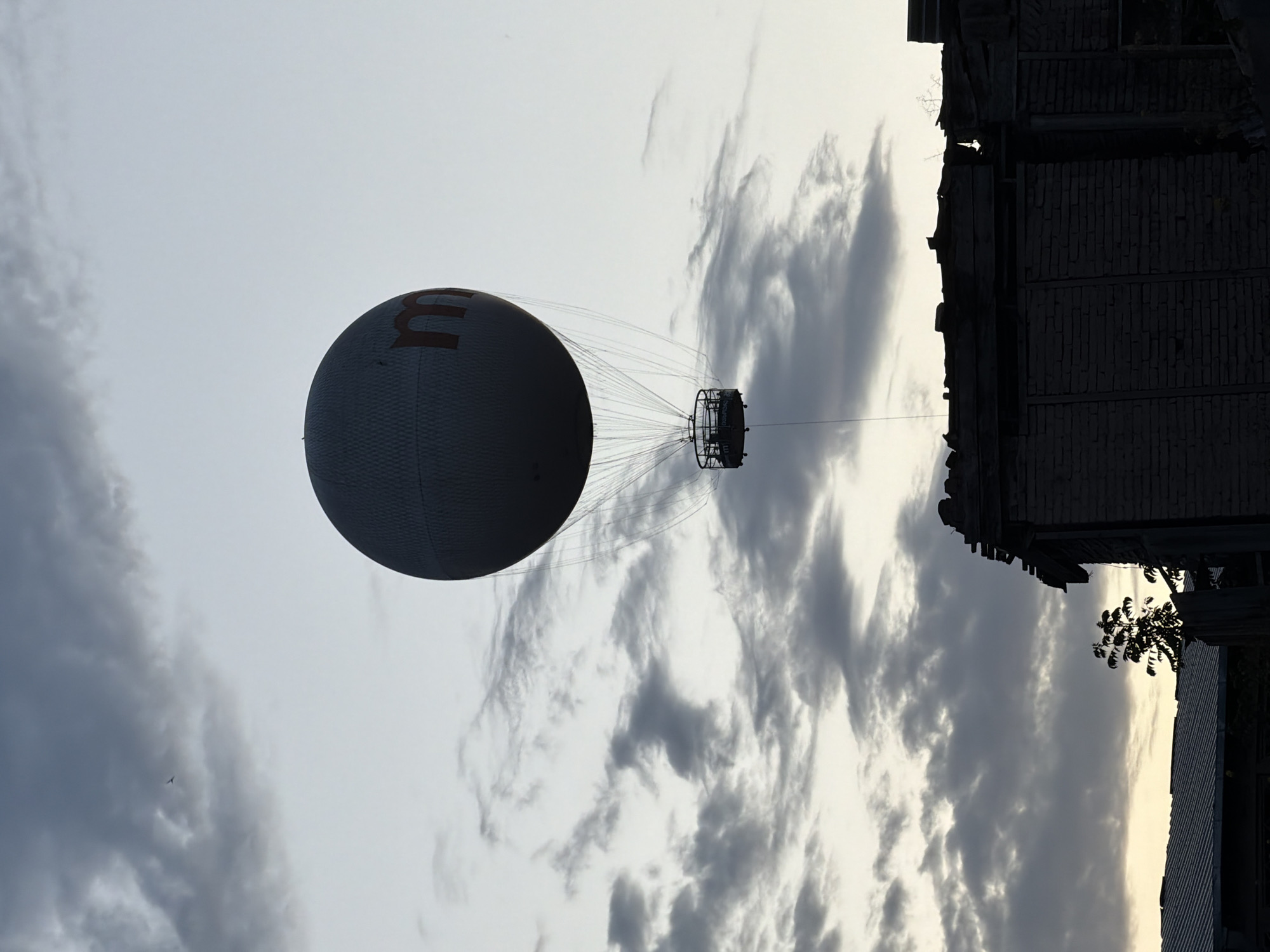 Tethered hot air balloon with red 'M' spotted in Tbilisi