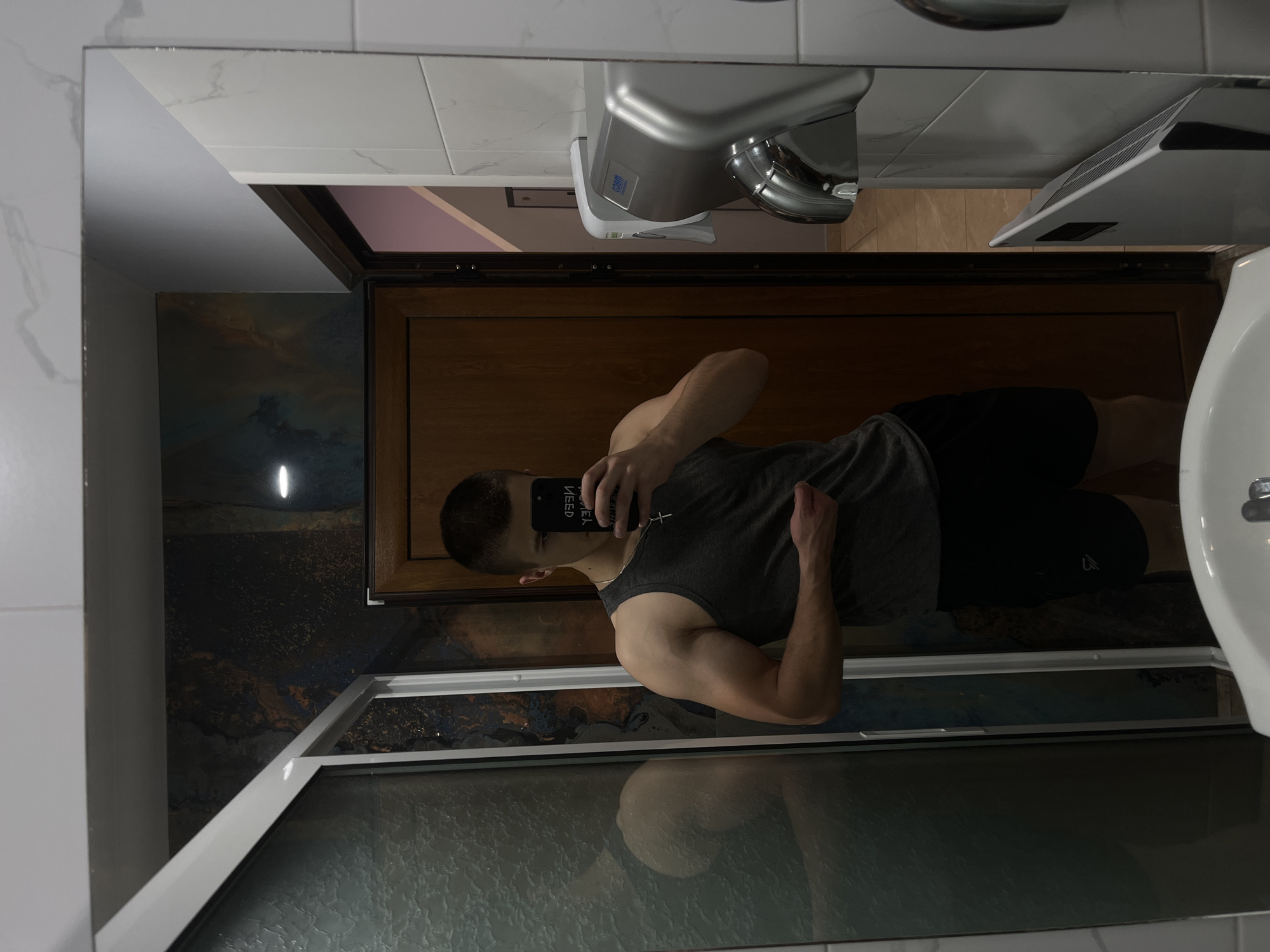 Man Takes Mirror Selfies at Empty Gym Facility