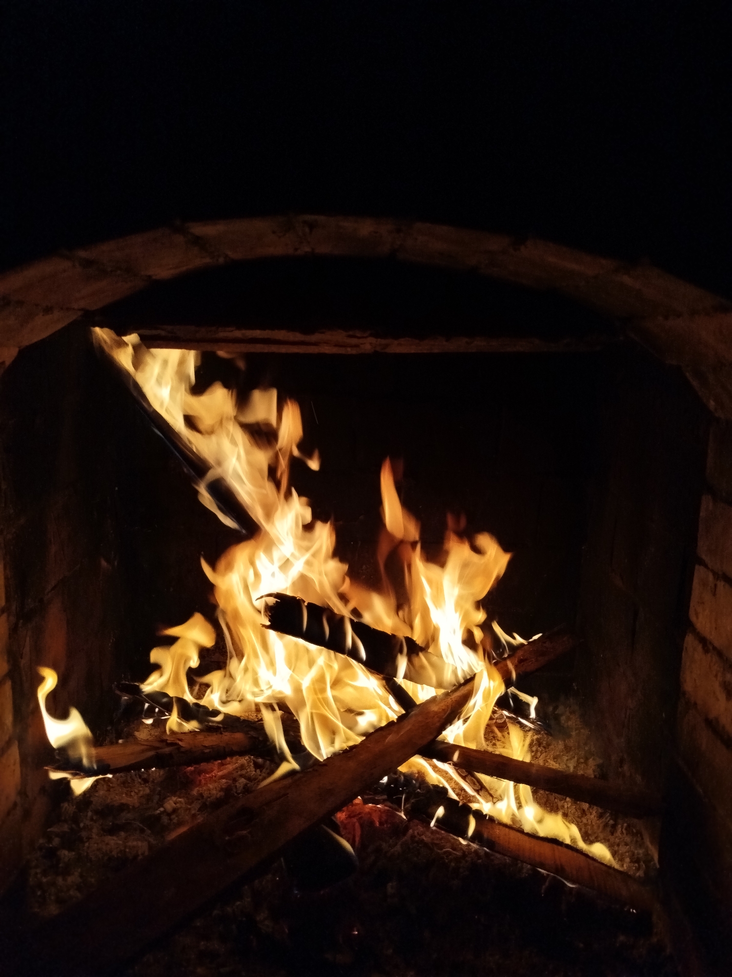 Evening tea gathering around fireplace in Lạc Dương, Vietnam