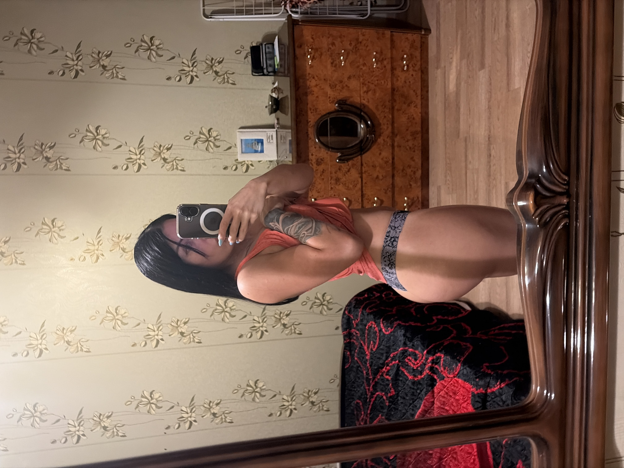 Evening selfie session in a Ufa bedroom and car