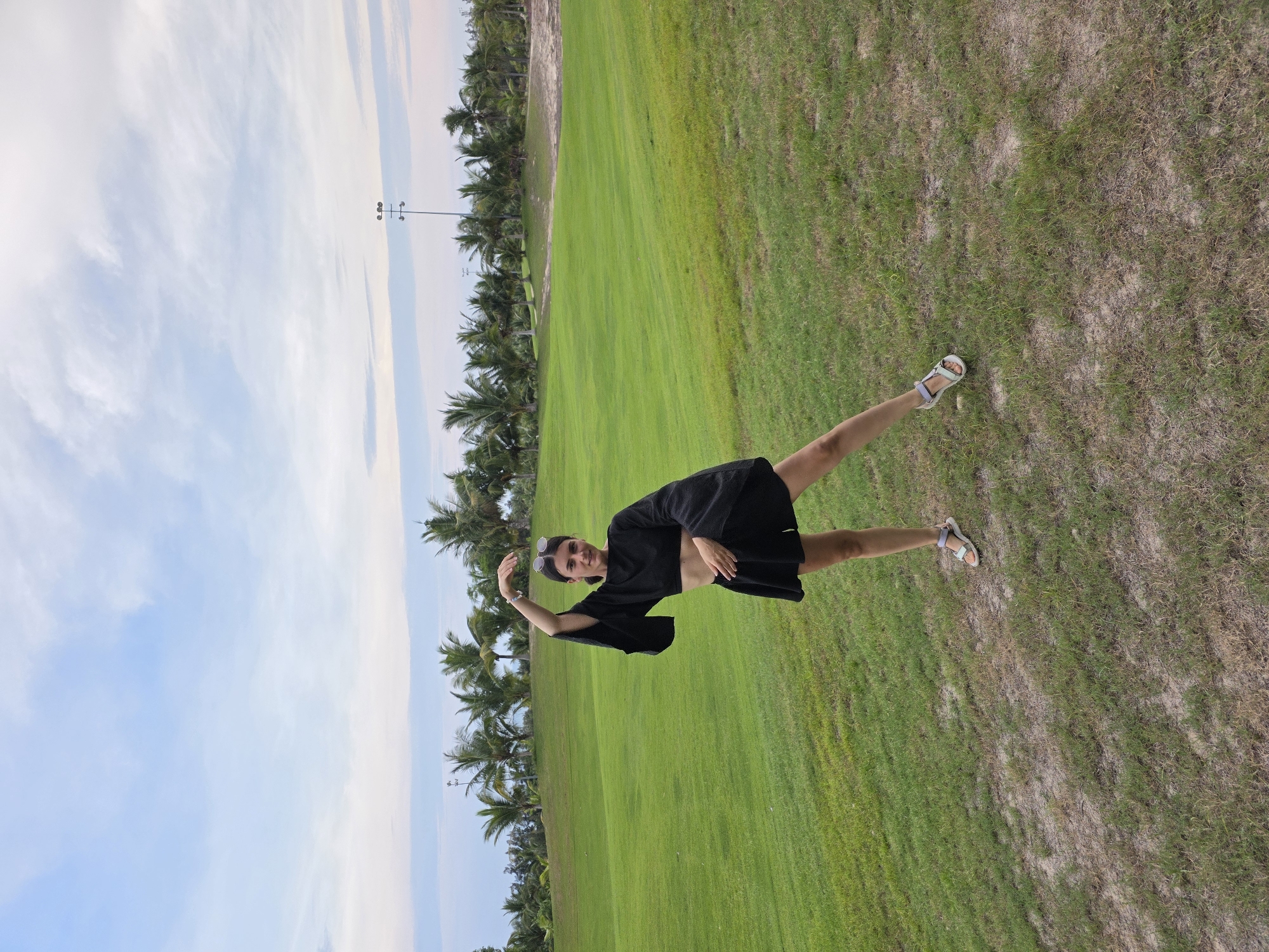 Morning recreation at Vietnam golf course captured by witnesses