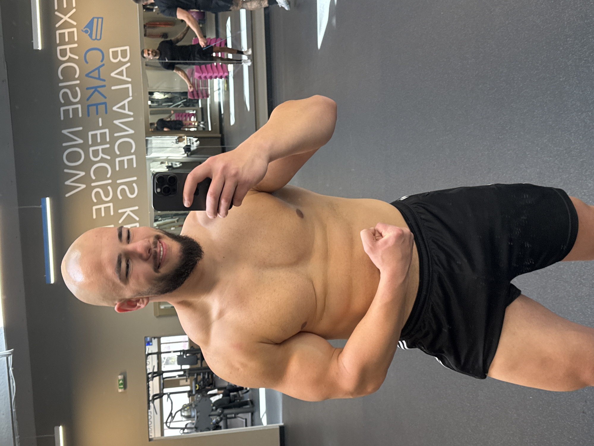 Man takes flexing selfies at Sofia gym