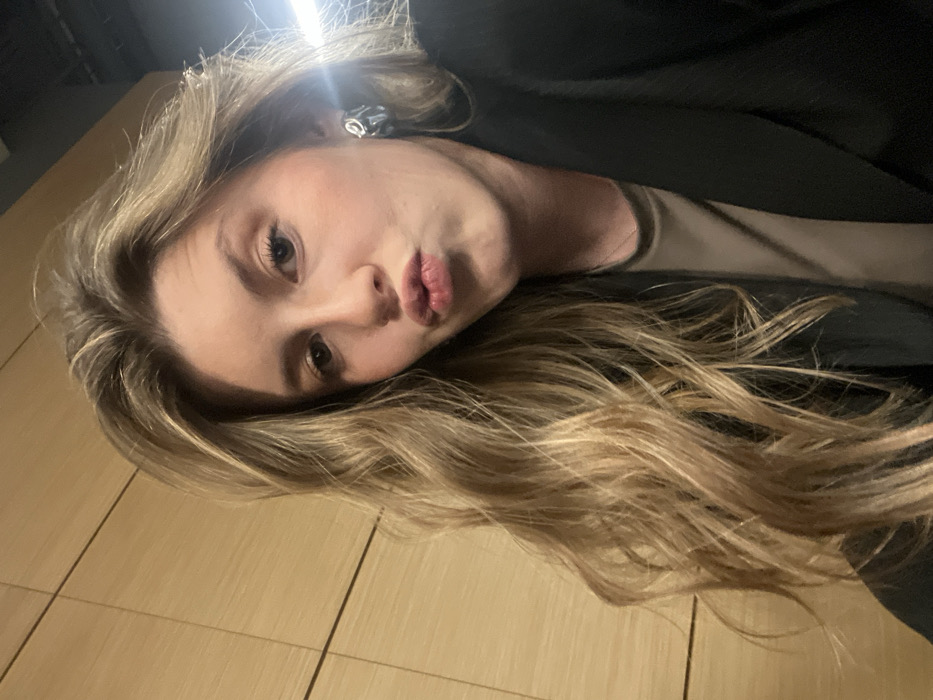 Woman Takes Late-Night Selfies in Mexico City