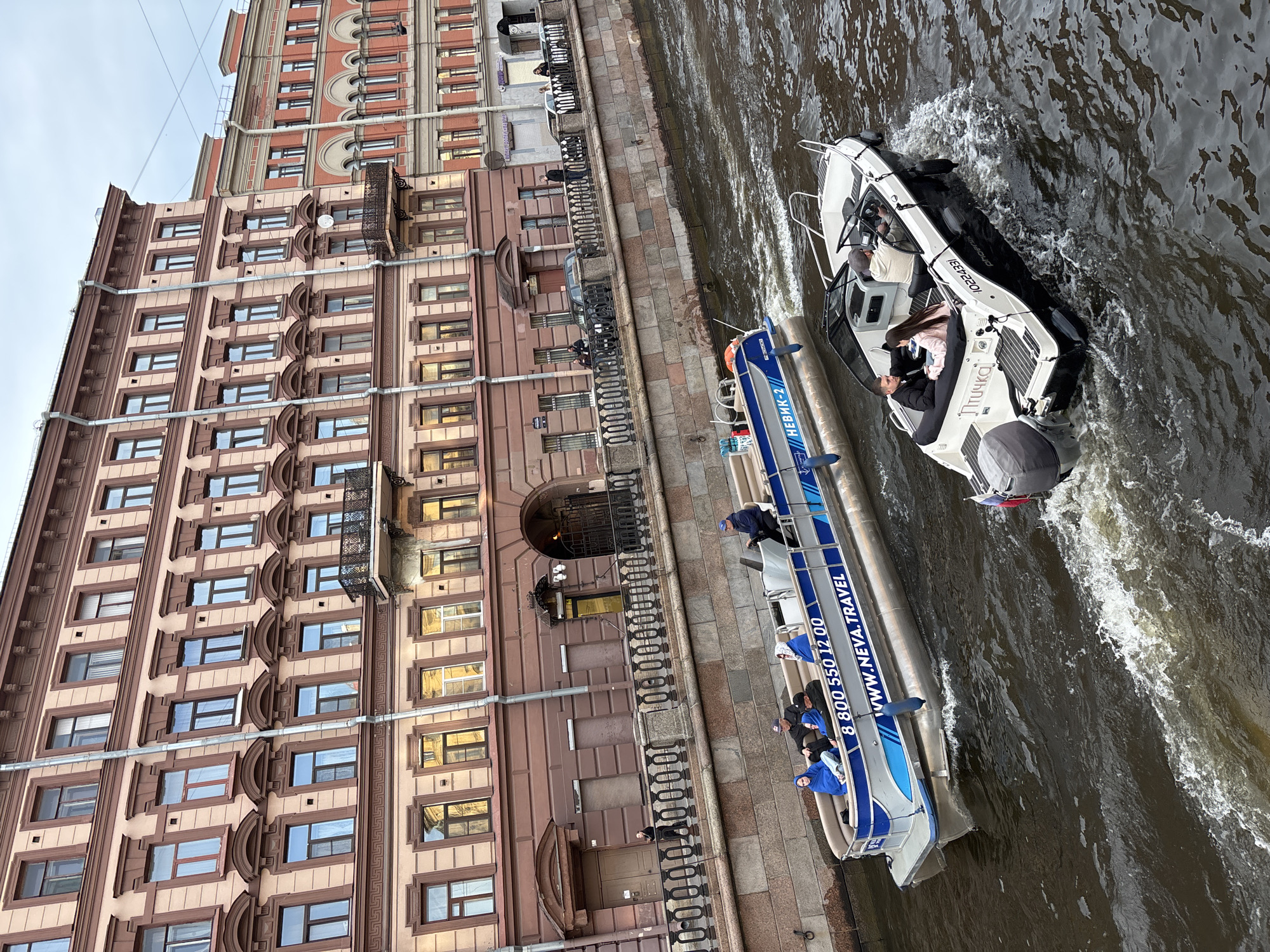 Tourist captures Saint Petersburg landmarks during 10-minute walking tour