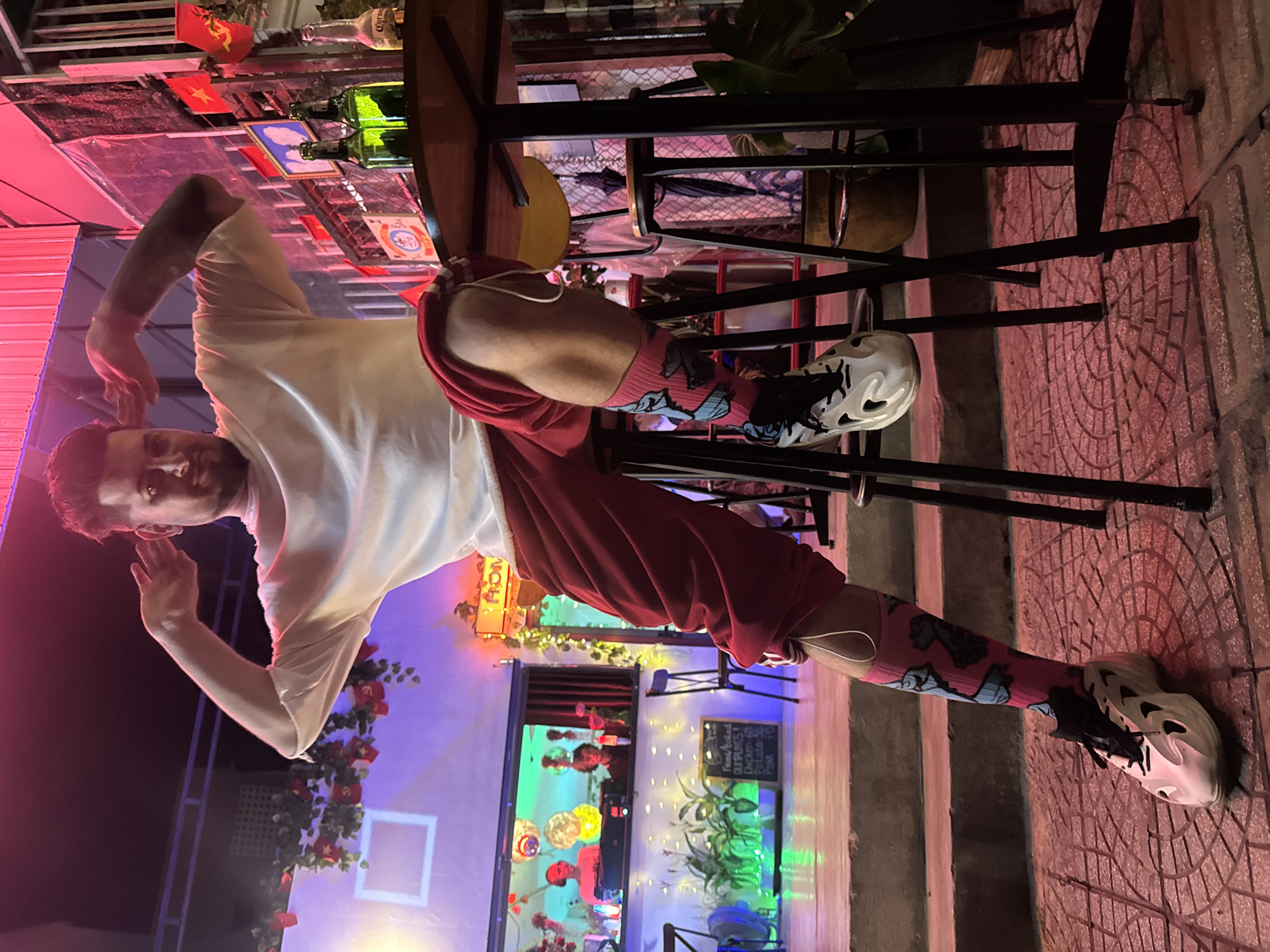 Evening bar scenes documented in Đà Nẵng, Vietnam