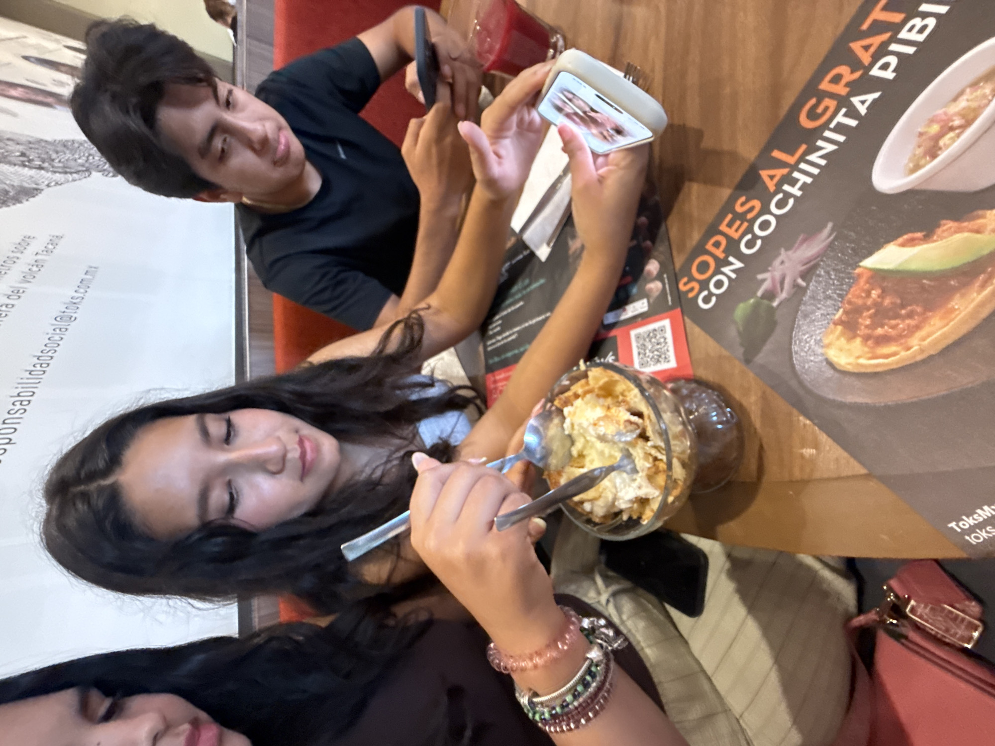 Diners capture moments at Puerto Marqués restaurant table