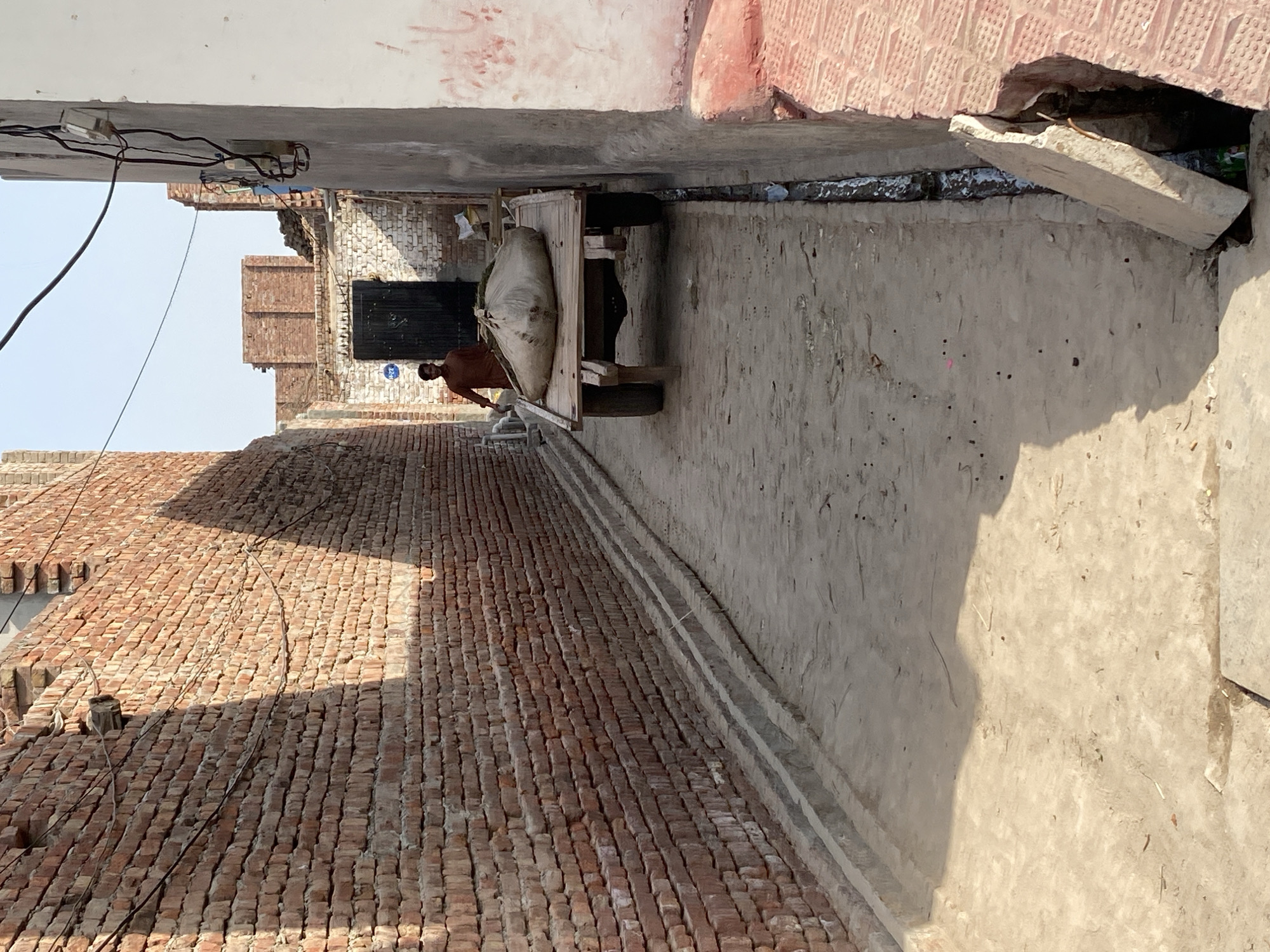 Rural Pakistani village life documented in seven-minute photo sequence